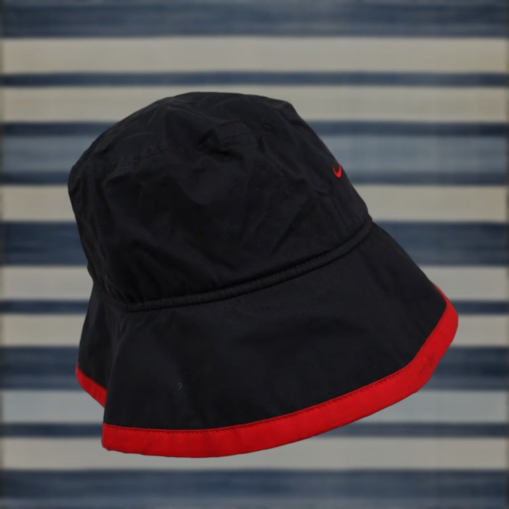Nike VINTAGE Nike Mini Swoosh Bred Bucket Hat OS Black Men One Size 90s Bucket Hat Mens Size ONE SIZE - 1 Thumbnail