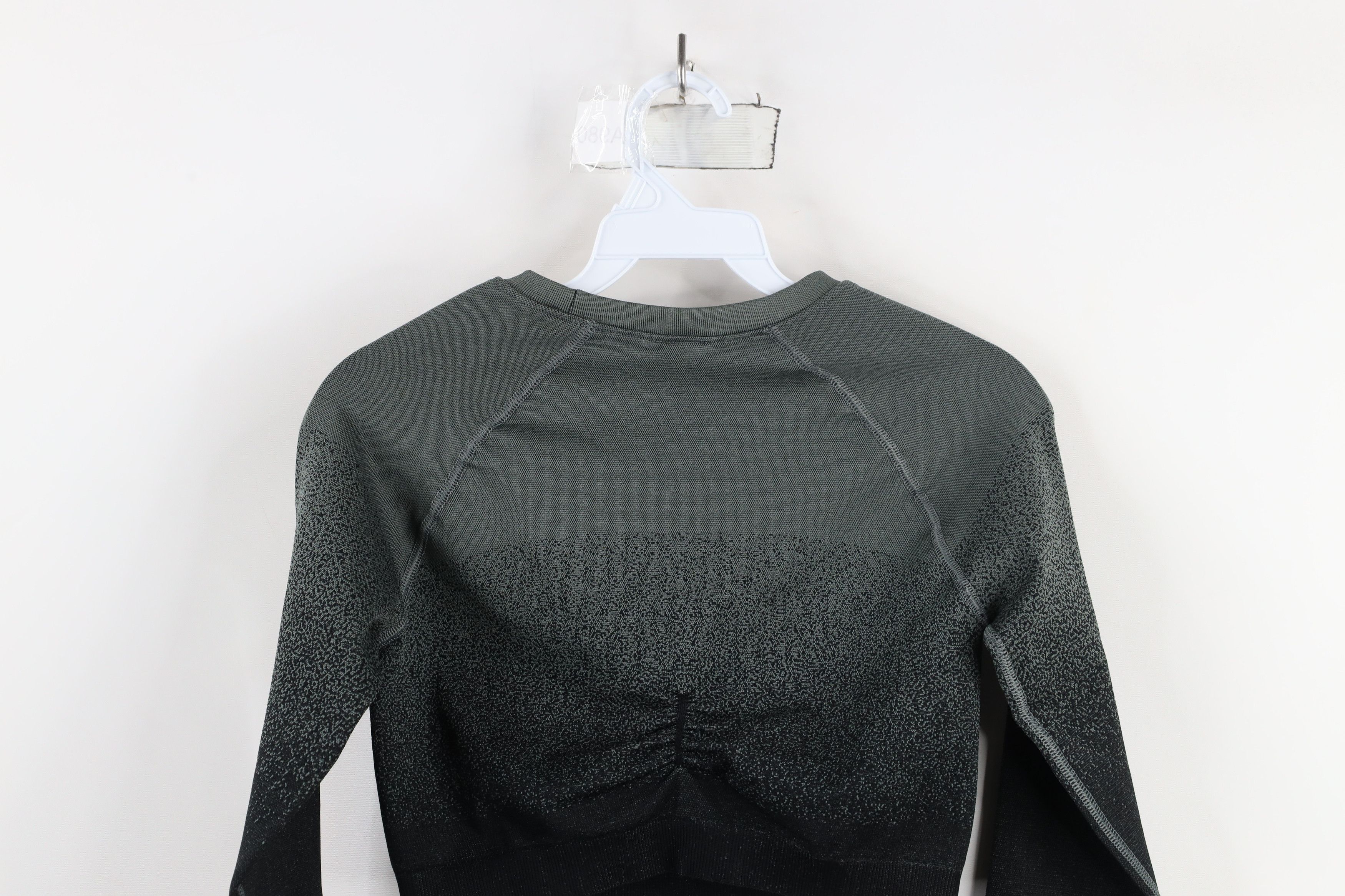 Gymshark × Vintage Gymshark Cropped Seamless Long Sleeve Workout Gym Sweater Size M / US 6-8 / IT 42-44 - 9 Thumbnail