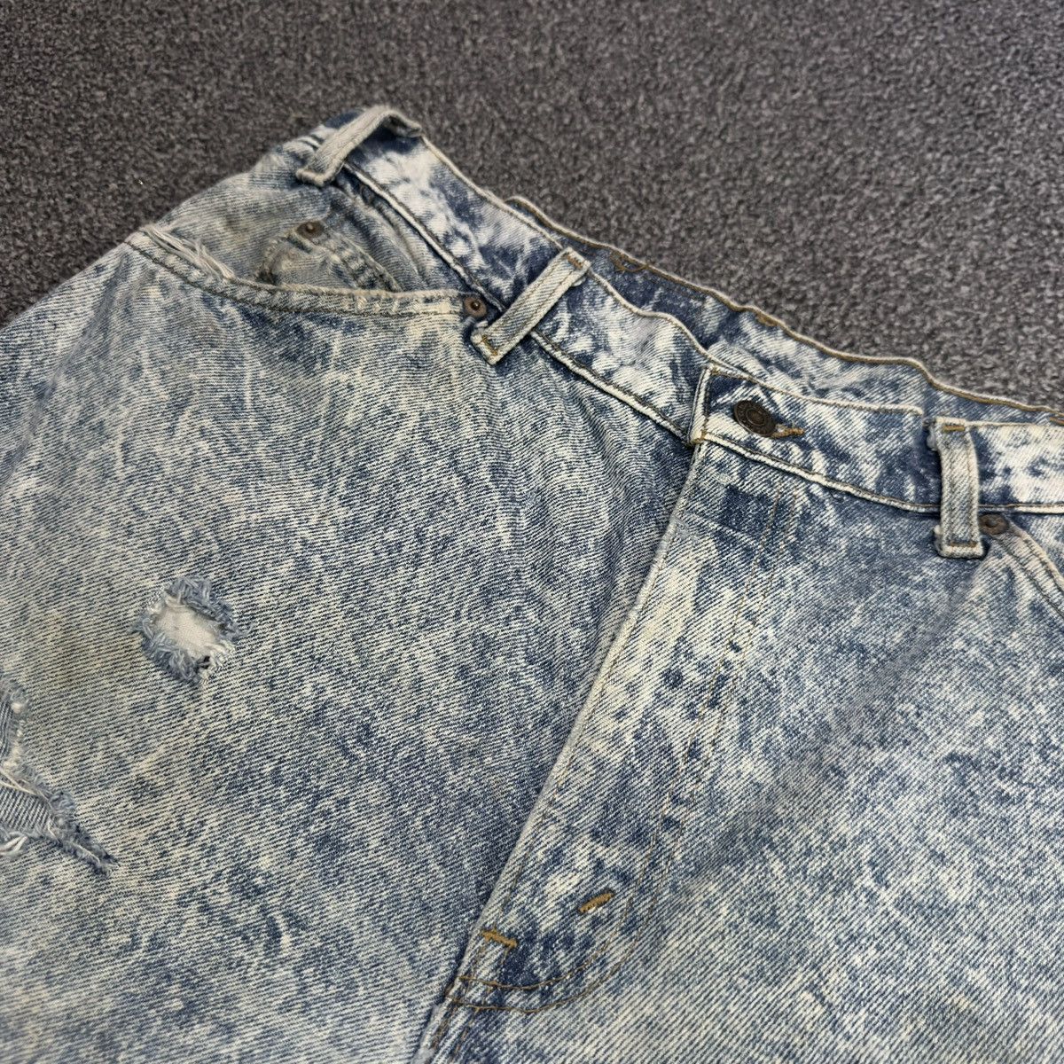 Levi's Vintage Clothing Vintage Thrash 90s Levis 505 IRREGULAR Acid Wash Rare Denim Size US 34 / EU 50 - 14 Thumbnail