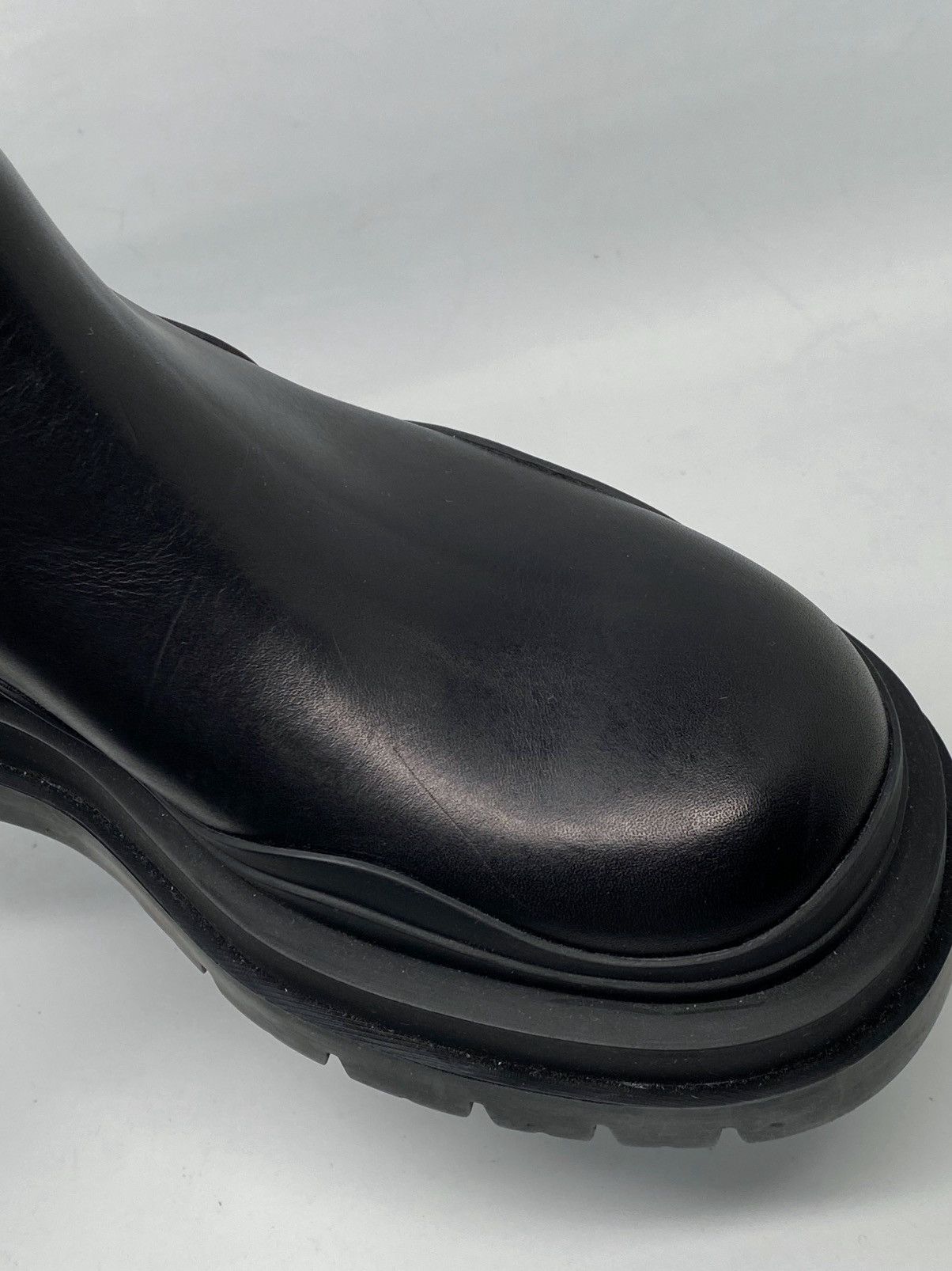 Bottega Veneta Bottega Veneta Tire Leather Chelsea Ankle Boots size 37.5 Size US 7.5 / IT 37.5 - 12 Thumbnail