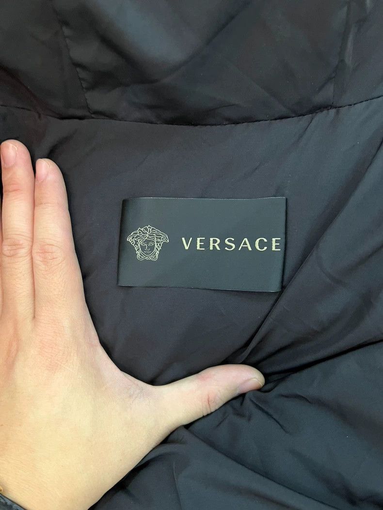 Versace Versace Full logo classic baroque style black and gold col Size US S / EU 44-46 / 1 - 3 Thumbnail