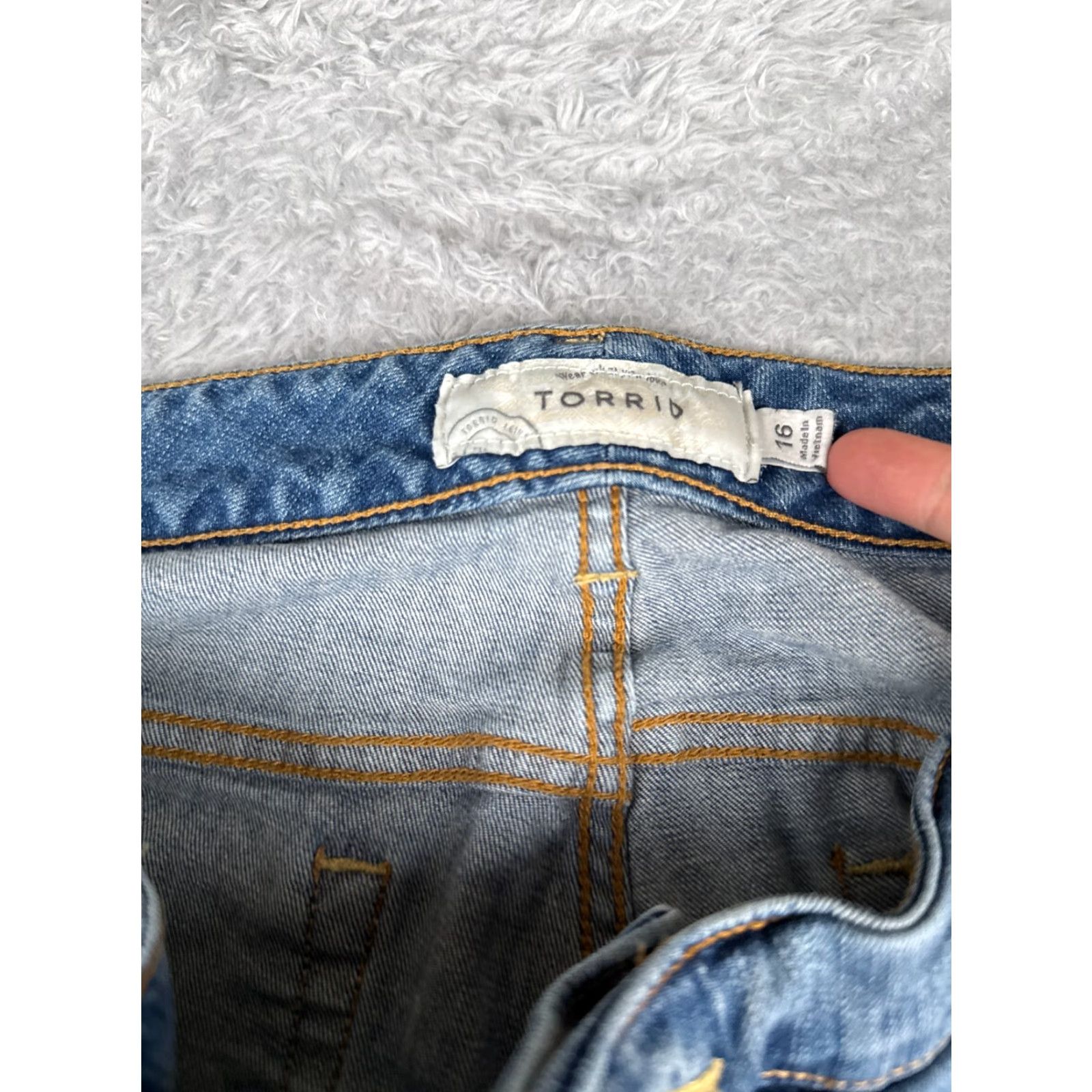 Torrid Torrid Jeans Women 16 Blue Denim Crop Straight Leg Distressed Cotton Blend 36x27 Jeans Adult Regular Blue Distressed 90s? Size 38" / US 16 / IT 52 - 6 Thumbnail