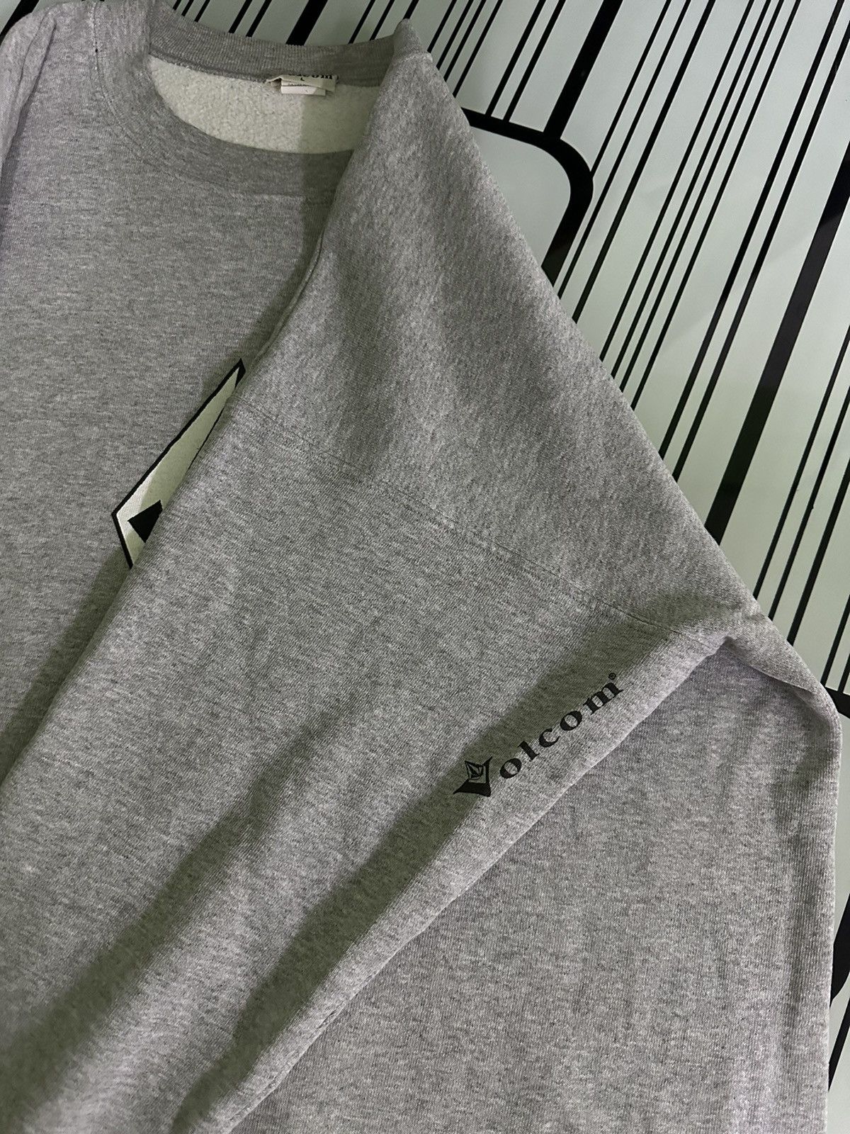 Vintage × Volcom Vintage Volcom Center Logo Sweatshirt Size US L / EU 52-54 / 3 - 7 Thumbnail