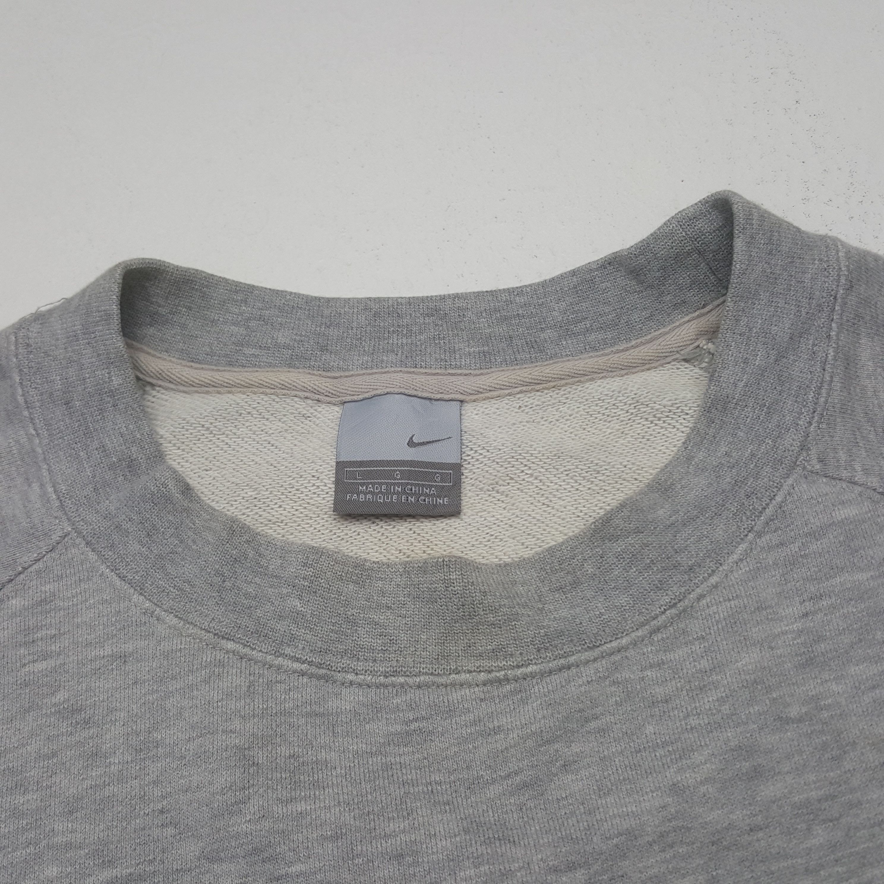 Nike Vintage Nike Shield Sweatshirt Size US M / EU 48-50 / 2 - 5 Thumbnail