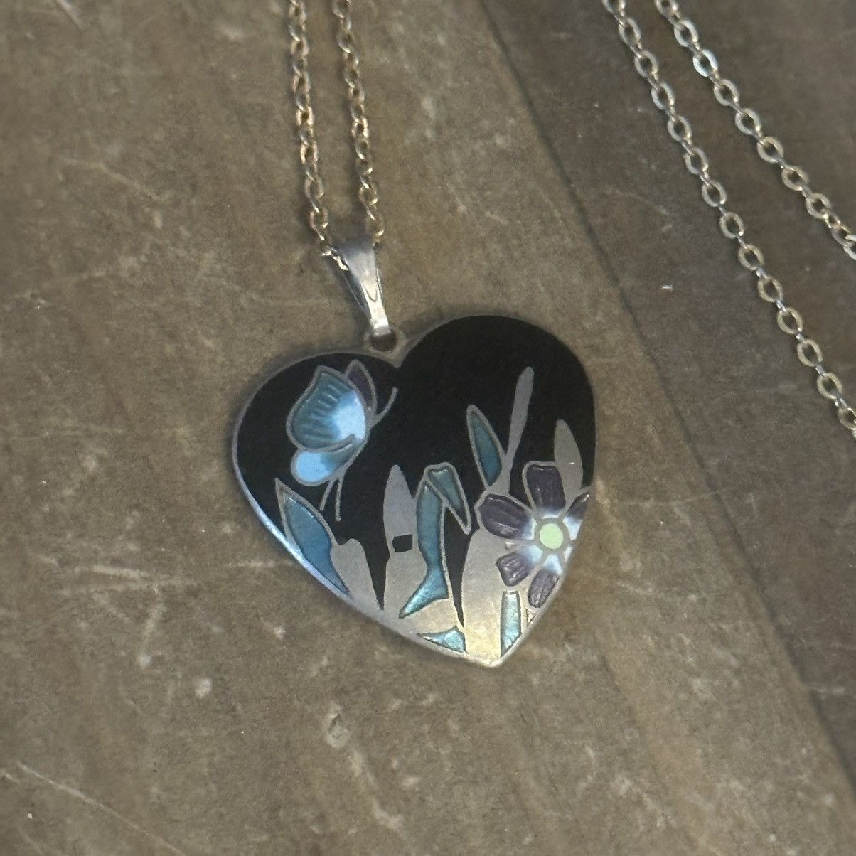 Vintage Vintage butterfly & flowers cloisonné heart pendant necklace Size ONE SIZE - 3 Thumbnail