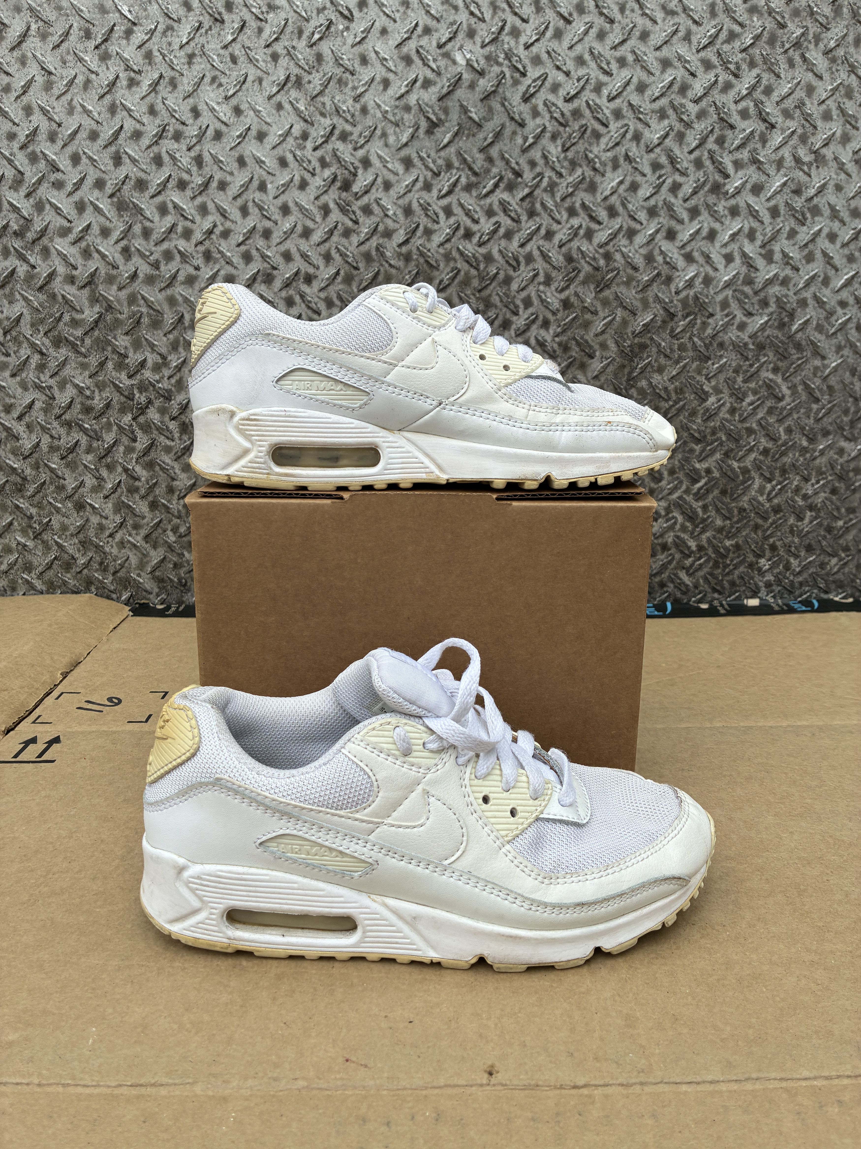 Nike Nike Womens Air Max 90 'Triple White' (CQ2560-100), Size: 9 Size US 9 / IT 39 - 1 Thumbnail
