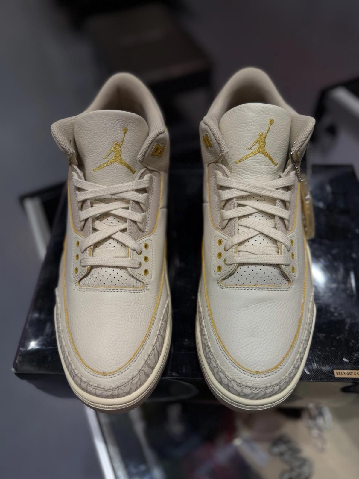 Jordan Brand 10.5 - Nike Air Jordan 3 Retro SP J Balvin Medellin Sunset Size US 10.5 / EU 43-44 - 4 Thumbnail