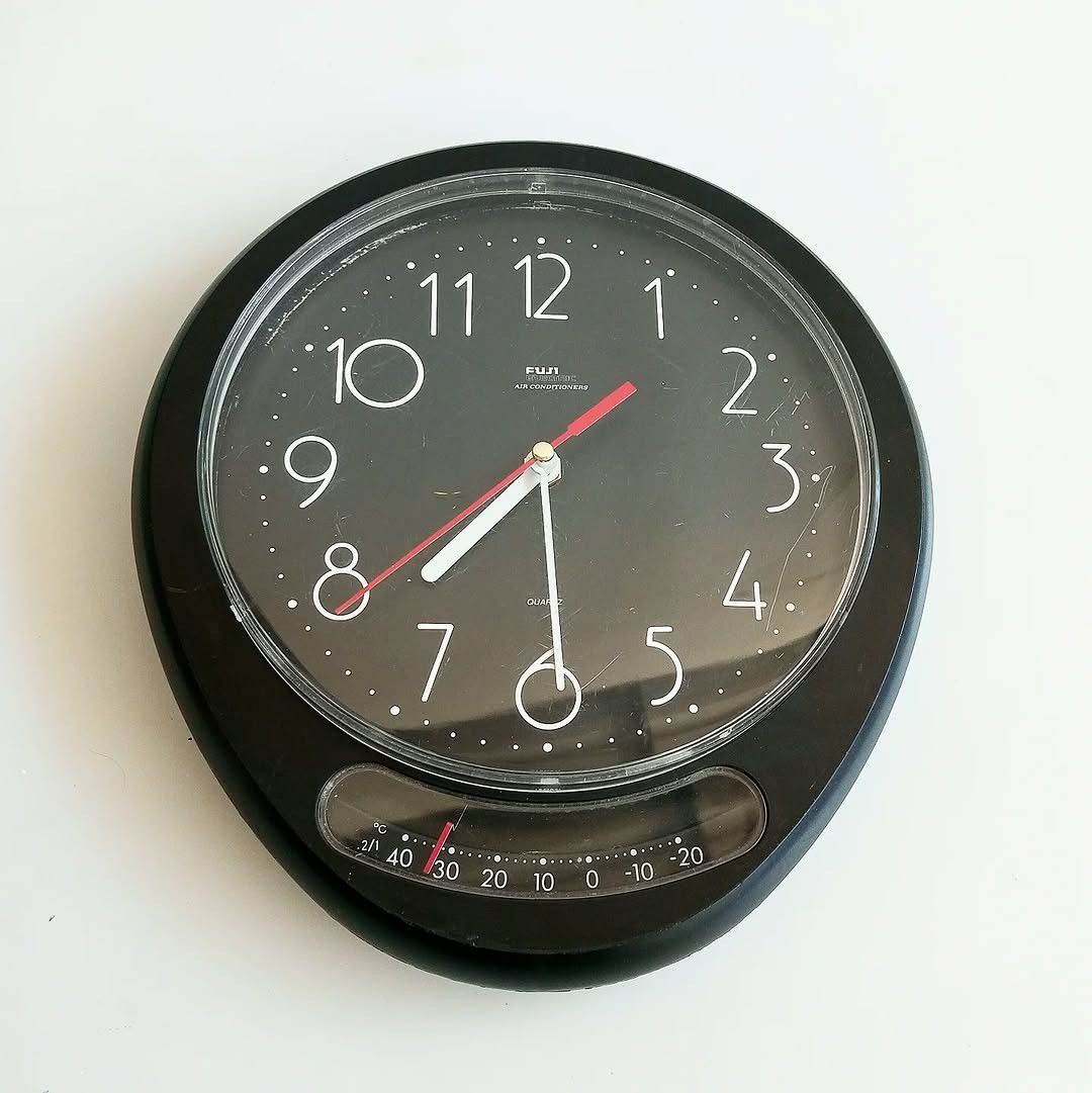 Vintage Vintage Black Wall Clock + Thermometer fuji Made in japan Size ONE SIZE - 1 Thumbnail
