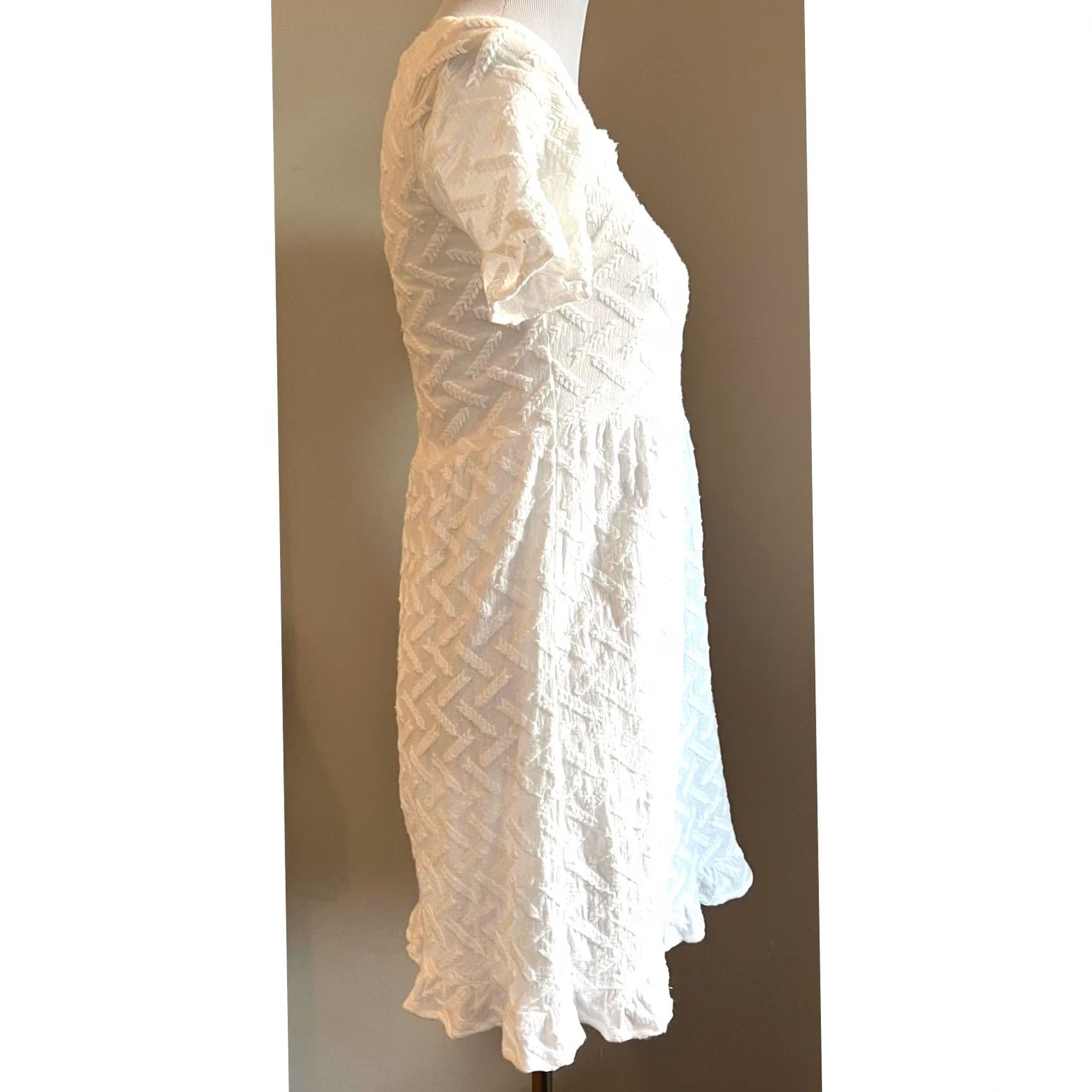 Vintage Line and Dot White Dress Cotton Short Sleeve Textured Ruffle Hem XS Women’s Dress Size 26" / US 2 / IT 38 - 5 Thumbnail