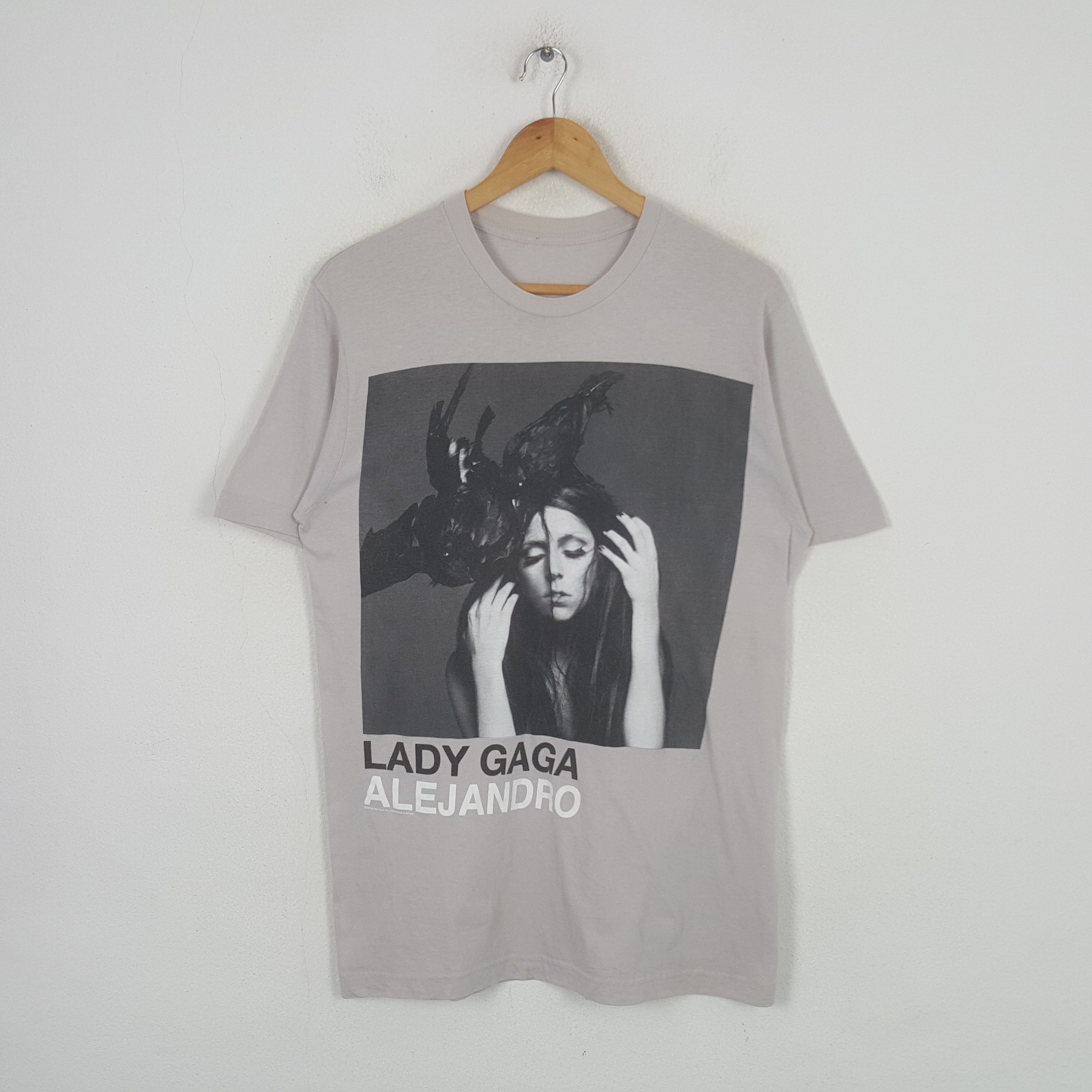 Band Tees Vintage Lady Gaga Alejandro Singer Tour Tshirt RR28 Size US M / EU 48-50 / 2 - 1 Thumbnail