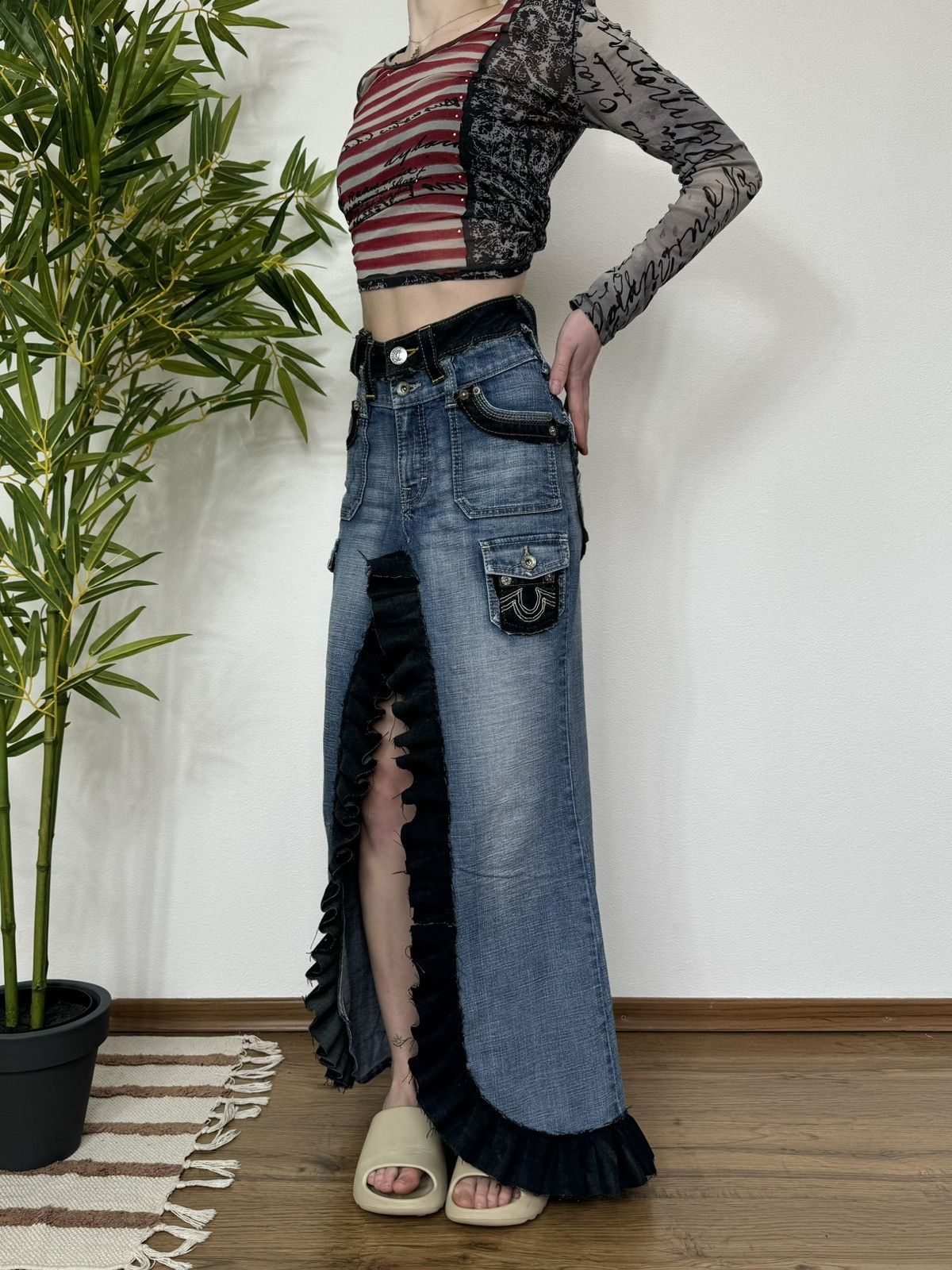 True Religion TRUE RELIGION RECYCLE PLEATED CONTRAST STITCH DENIM SKIRT Size 25" / US 0 / IT 36 - 2 Thumbnail