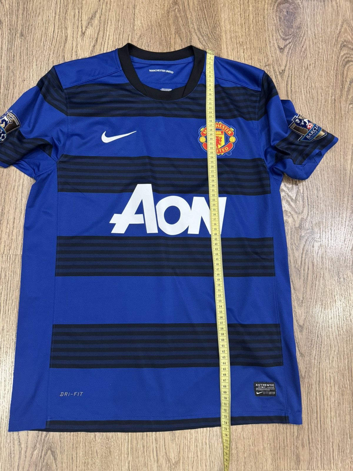 Adidas MANCHESTER UNITED 2011 2013 JERSEY NIKE 423935-403 SIZE M Size US M / EU 48-50 / 2 - 2 Thumbnail