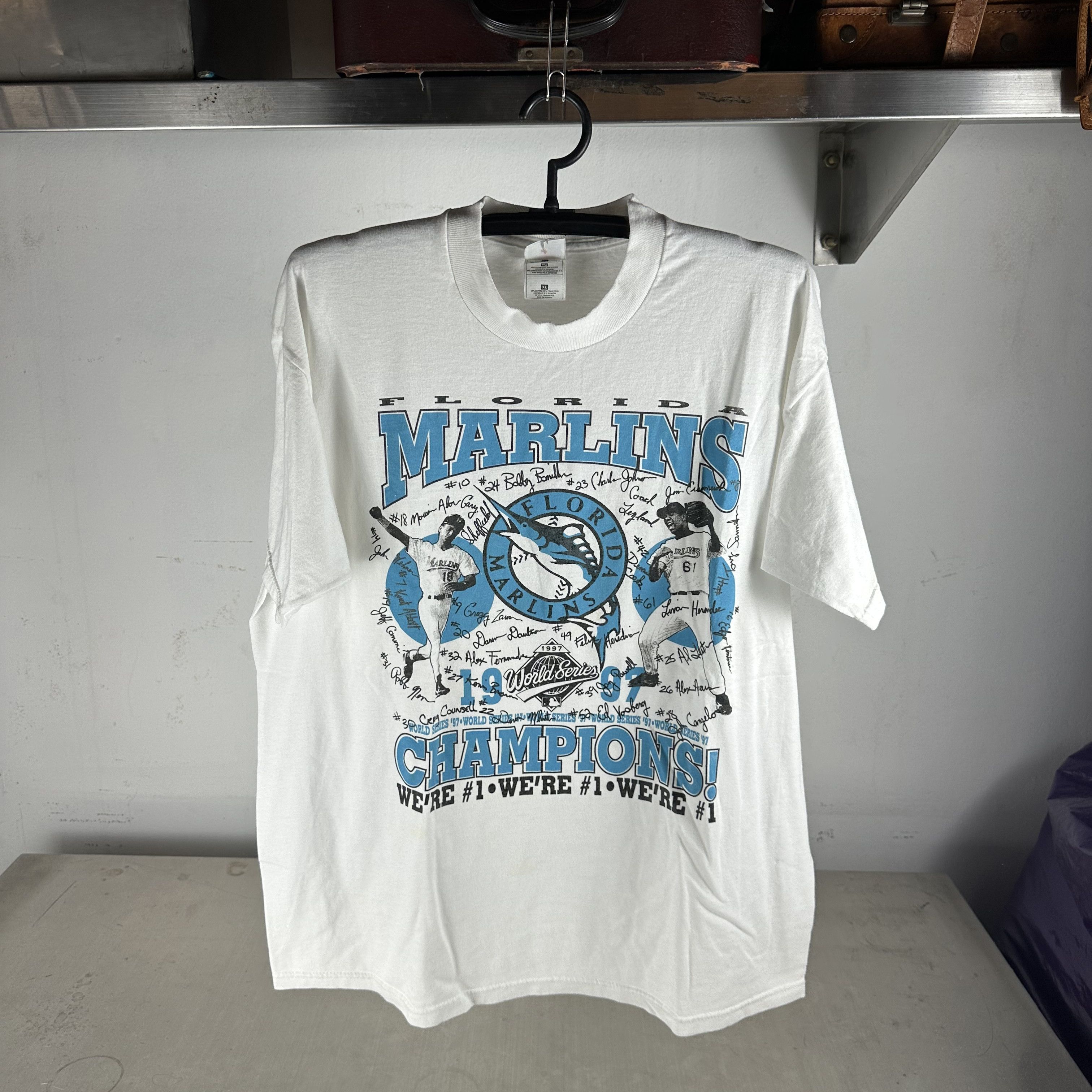 Vintage Vintage 1997 Florida Marlins MLB World Champions T-Shirt Size US XL / EU 56 / 4 - 1 Thumbnail