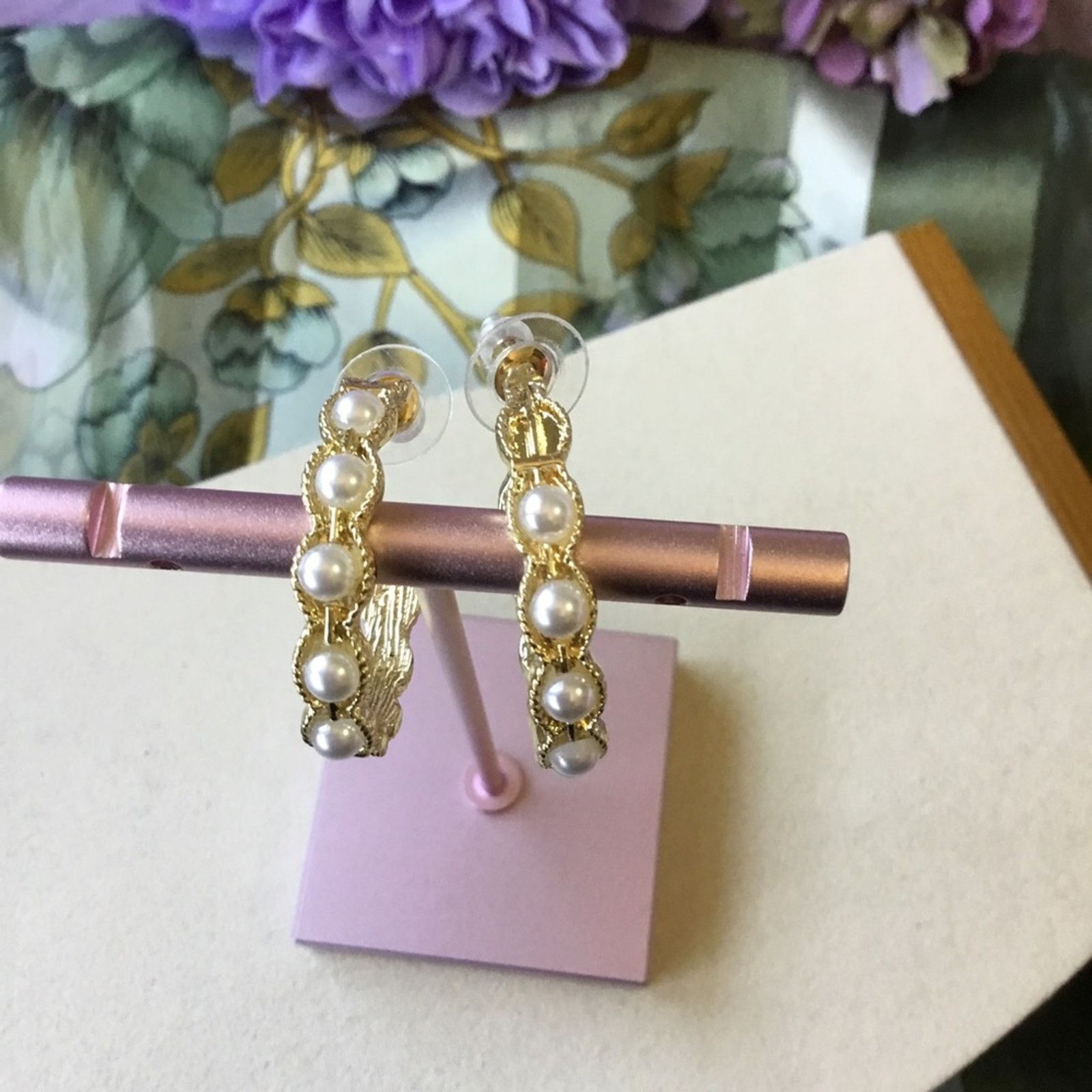 Other Elegant Gold Pearl Scalloped Hoop Earrings Size ONE SIZE - 1 Thumbnail