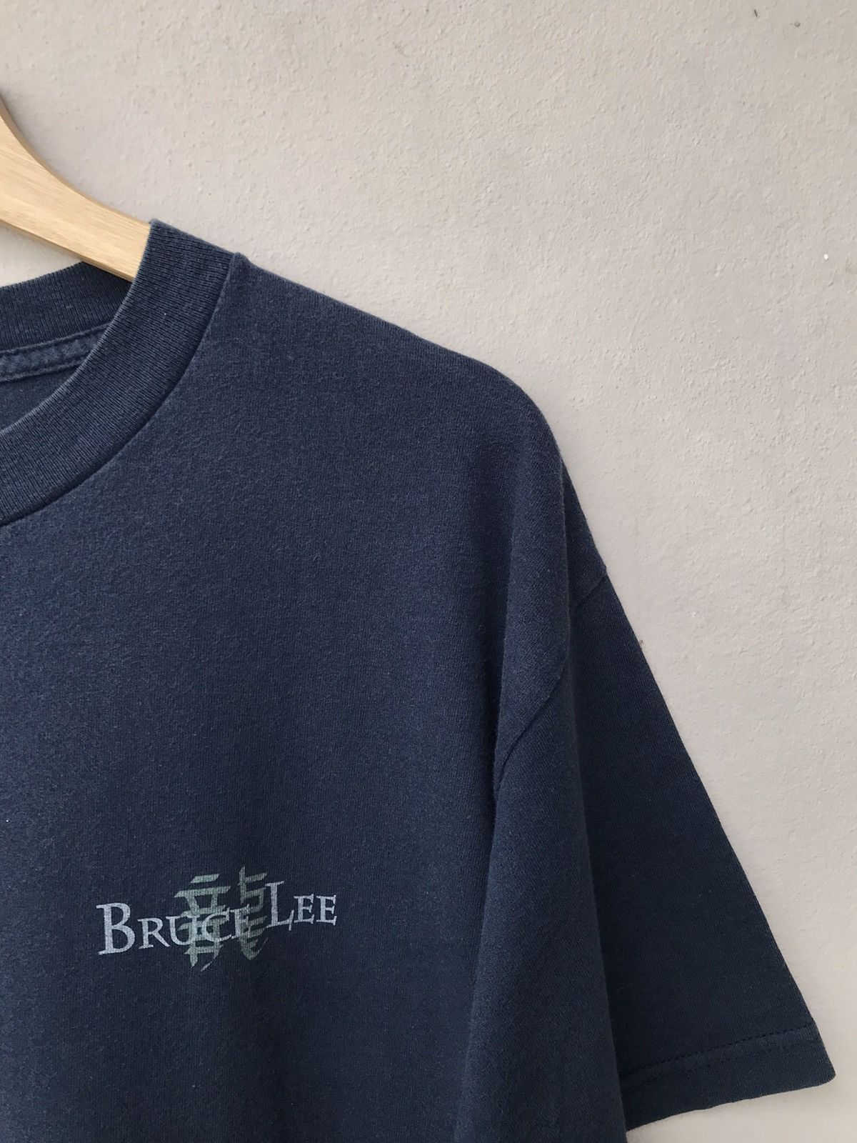Vintage Vintage 90s Bruce Lee One Inch Punch backhit Tee Size US L / EU 52-54 / 3 - 4 Thumbnail