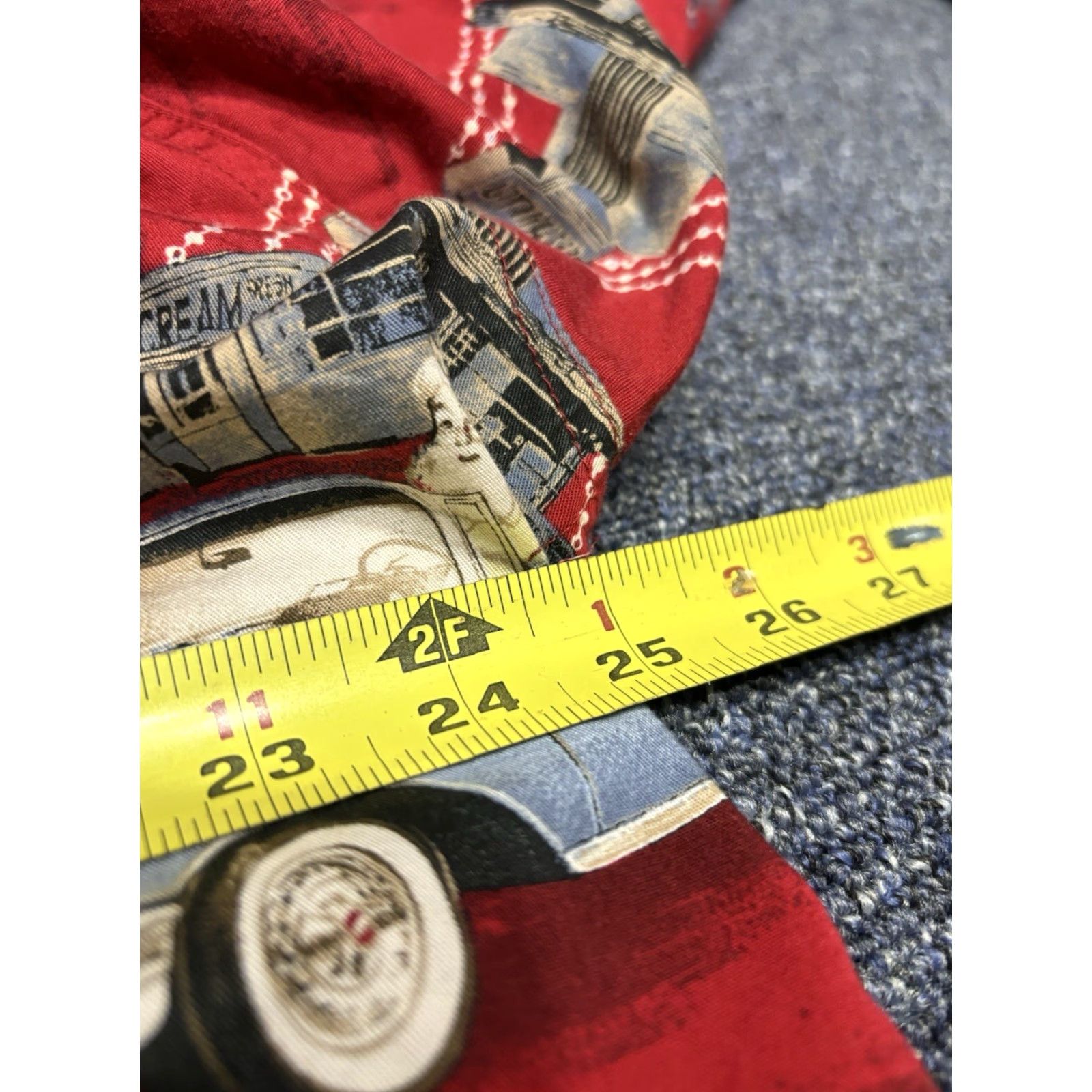 Vintage CLEARWATER Shirt All Over Print Retro Santa Driver Cadillac XL Red Cotton Twill Button-Up Long Sleeve Casual Mens Size US XL / EU 56 / 4 - 3 Thumbnail