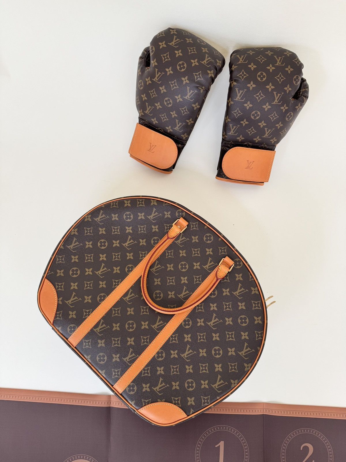 Louis Vuitton Karl Lagerfeld Louis Vuitton Boxing Gloves Size ONE SIZE - 9 Thumbnail