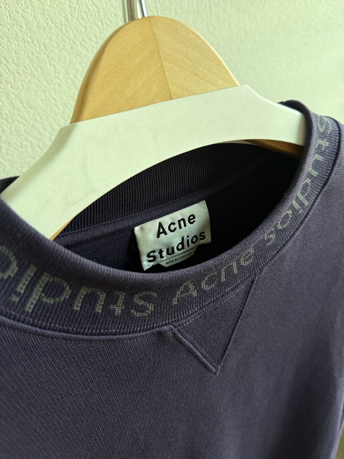 Acne Studios FW18 Neck Logo Plum Sweatshirt Size US L / EU 52-54 / 3 - 2 Thumbnail