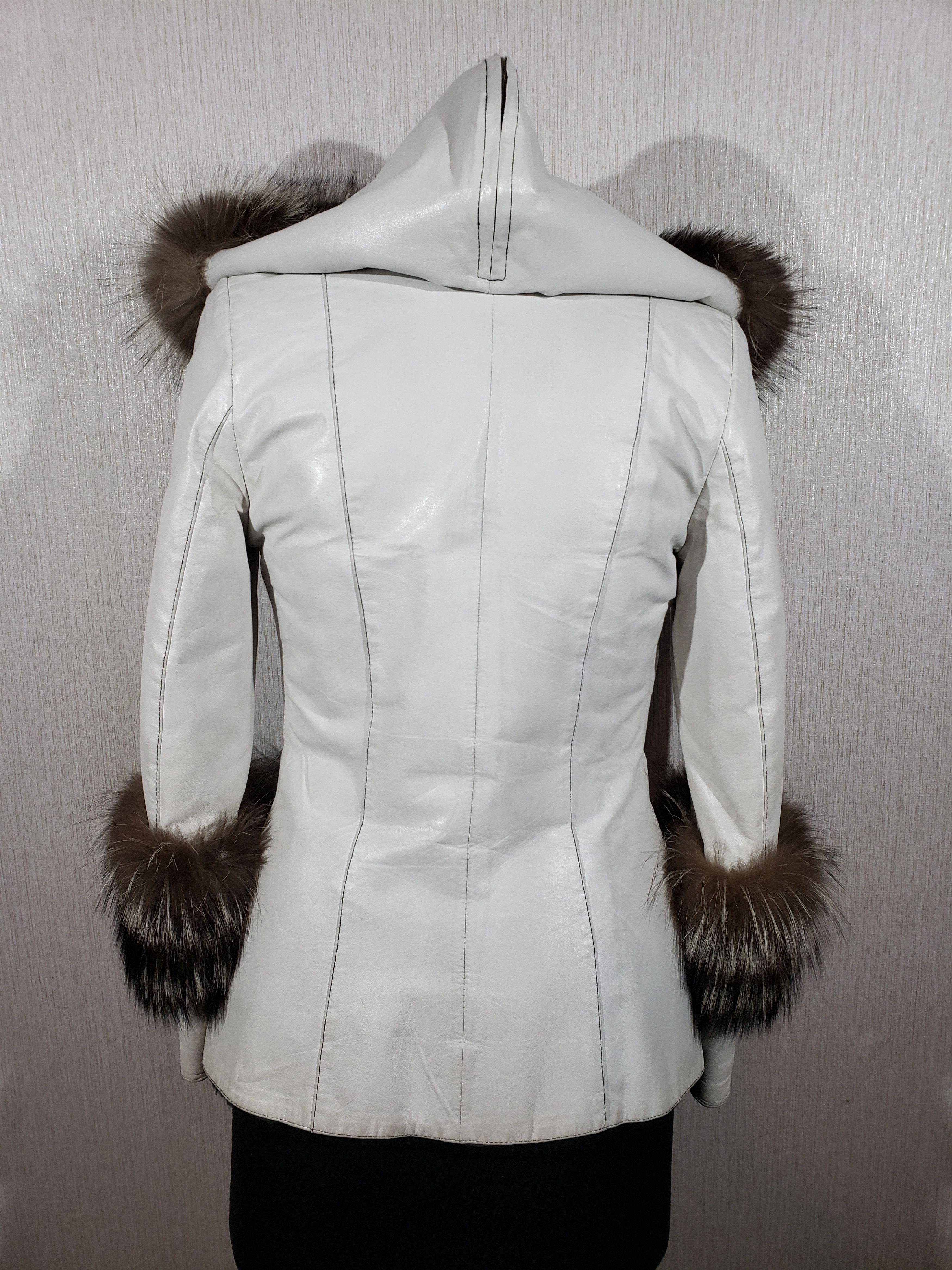 Other Wonderful women's warm fur jacket with a hood. Size S / US 4 / IT 40 - 4 Thumbnail