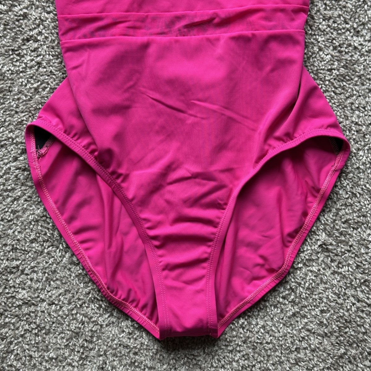 Nike NIKE WOMENS MESH PINK V BACK ONE PIECE SWIMSUIT XL WHITE NEW Size XL / US 12-14 / IT 48-50 - 5 Thumbnail