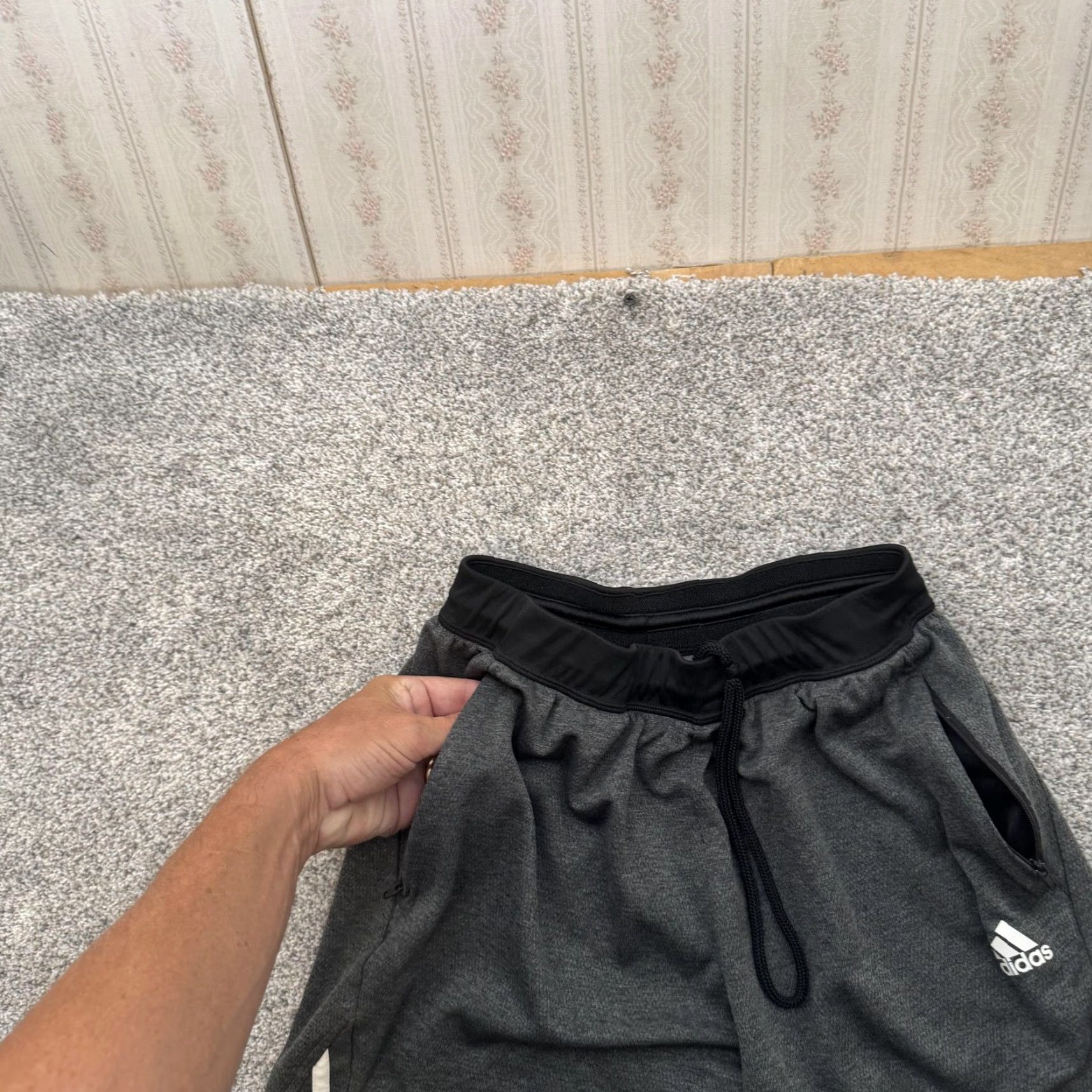 Adidas Adidas Shorts Men Medium Athletic Lightweight Pockets Drawstring Gray Three Stripes Size US 31 - 5 Thumbnail