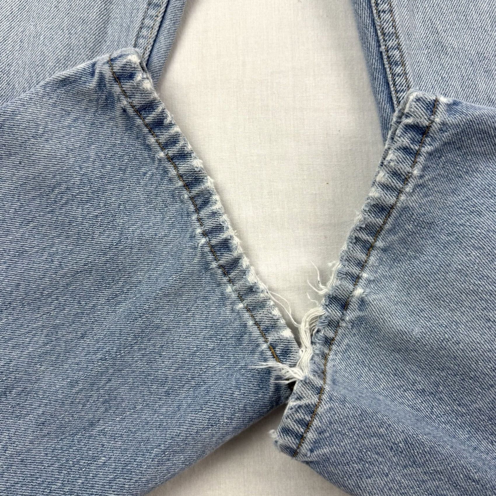 Levi's VINTAGE Levi's 505 Jeans Men Regular 38x30 Blue Cotton Denim Straight 90s Y2K Worn Thrashed Size US 38 / EU 54 - 2 Thumbnail