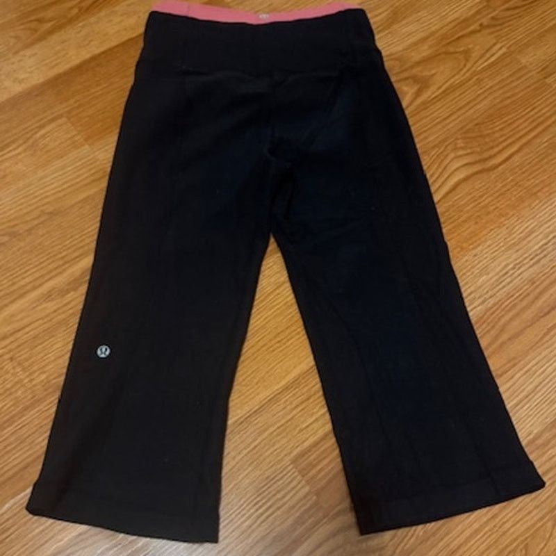 Lululemon Lululemon Groove Crop Super High Rise Reversible Pants 4 Size 27" / US 4 / IT 40 - 1 Thumbnail