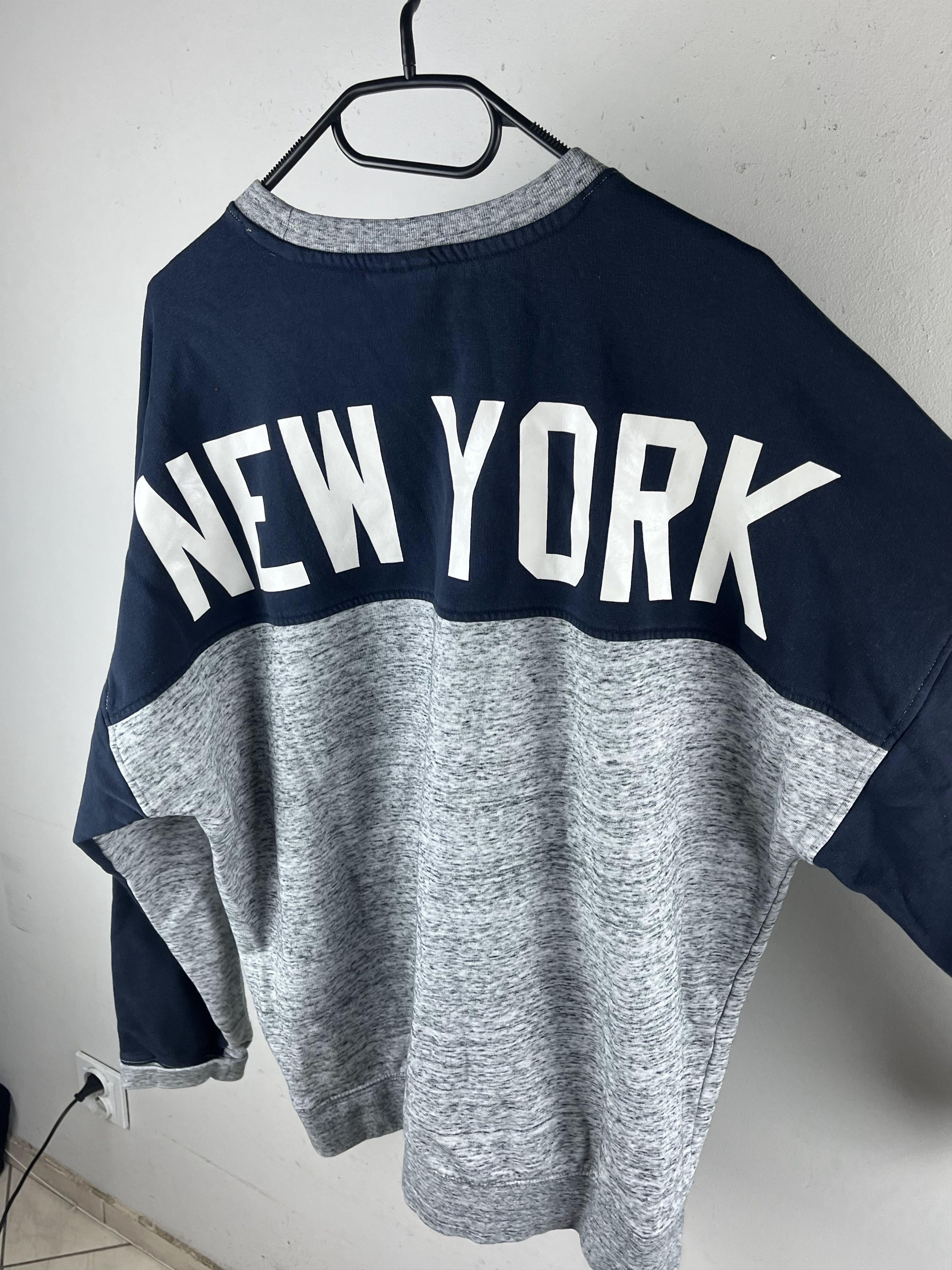 Champion × New York Yankees RARE! New York Yankees Champion Big Logo Sweatshirt Size US L / EU 52-54 / 3 - 6 Thumbnail