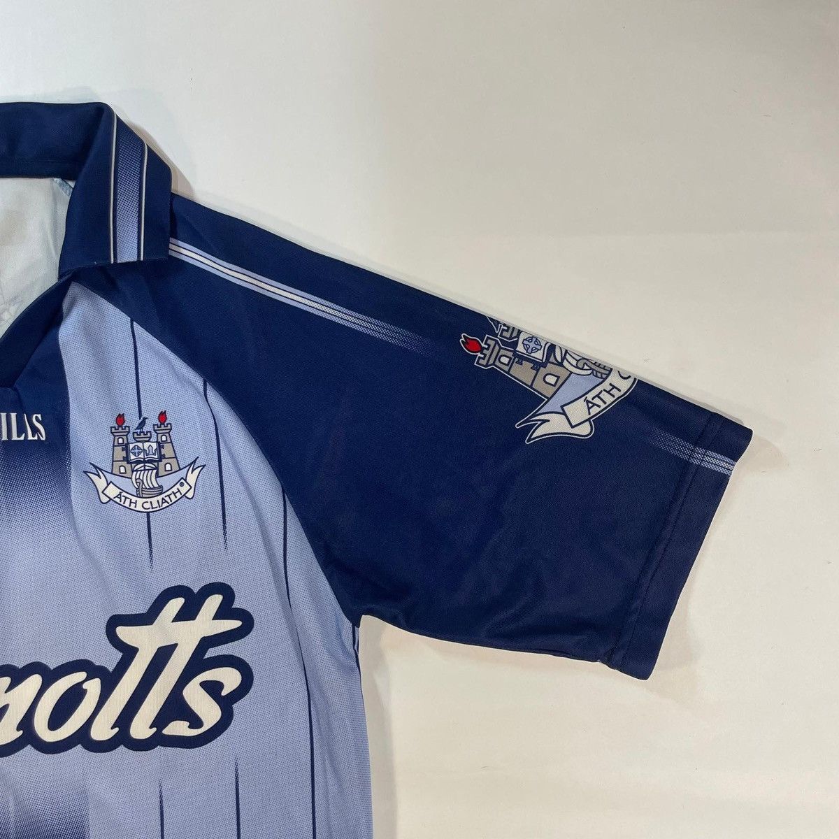 O'Neills Arnotts ath cliath GAA O’neills jersey shirt tee navy y2k Size US M / EU 48-50 / 2 - 4 Thumbnail
