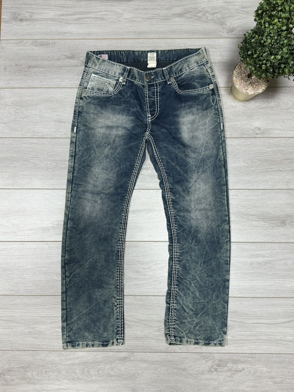 True Religion True Religion white stitched horse shoe vintage denim jeans Size US 36 / EU 52 - 2 Thumbnail
