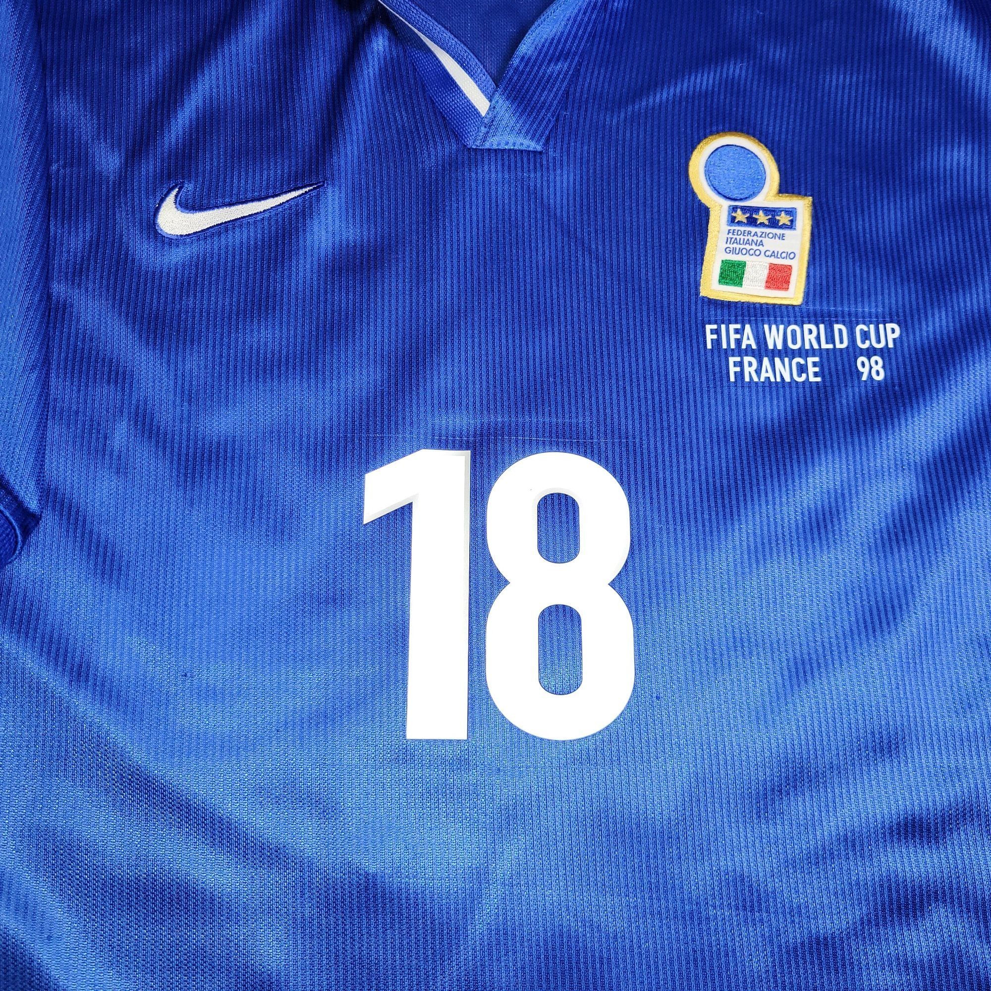 Nike Baggio Italy Nike 1998 WORLD CUP Home Soccer Jersey Shirt L Size US L / EU 52-54 / 3 - 4 Thumbnail