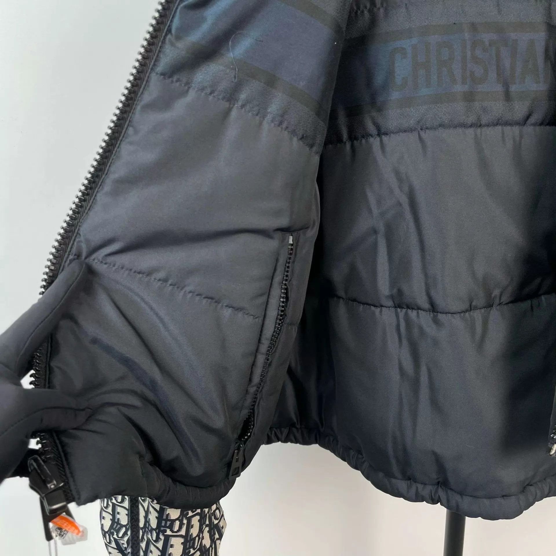 Dior Dior two-tone puffer jacket XS Size XS / US 0-2 / IT 36-38 - 9 Thumbnail