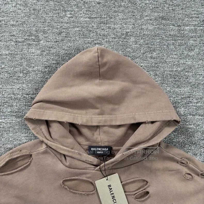 Balenciaga Balenciaga Distressed Beige Sweatshirt M. Size US M / EU 48-50 / 2 - 6 Thumbnail