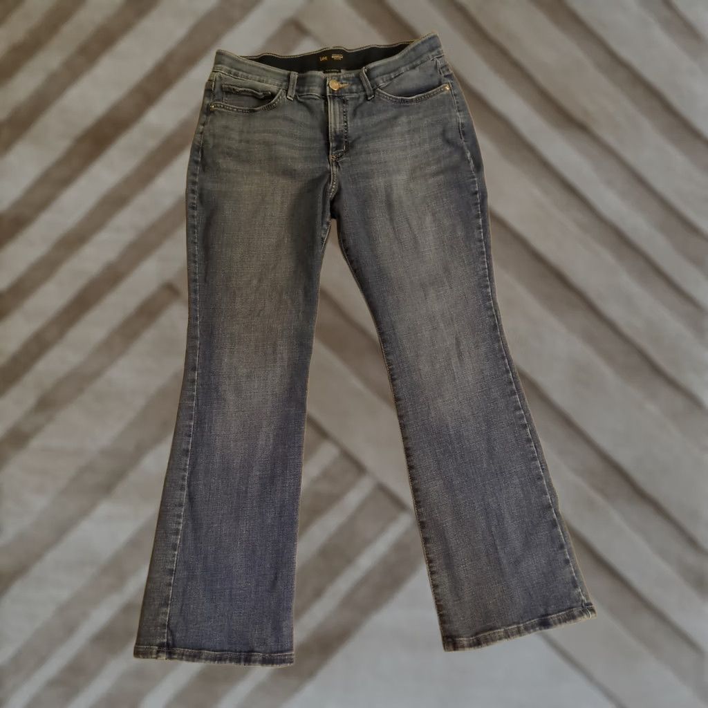 Lee Lee Bootcut Jeans Women Size 14 Short Mid Rise Blue Denim 5-Pocket Regular Belt Loops Zipper Button Size 36" / US 14 / IT 50 - 1 Thumbnail