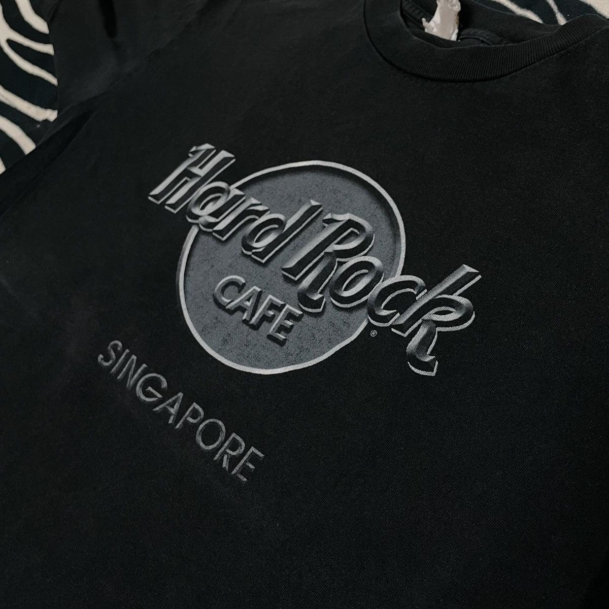 Hard Rock Cafe Vintage Singapore Greyscale Tee t-shirt 90s Size US M / EU 48-50 / 2 - 4 Thumbnail