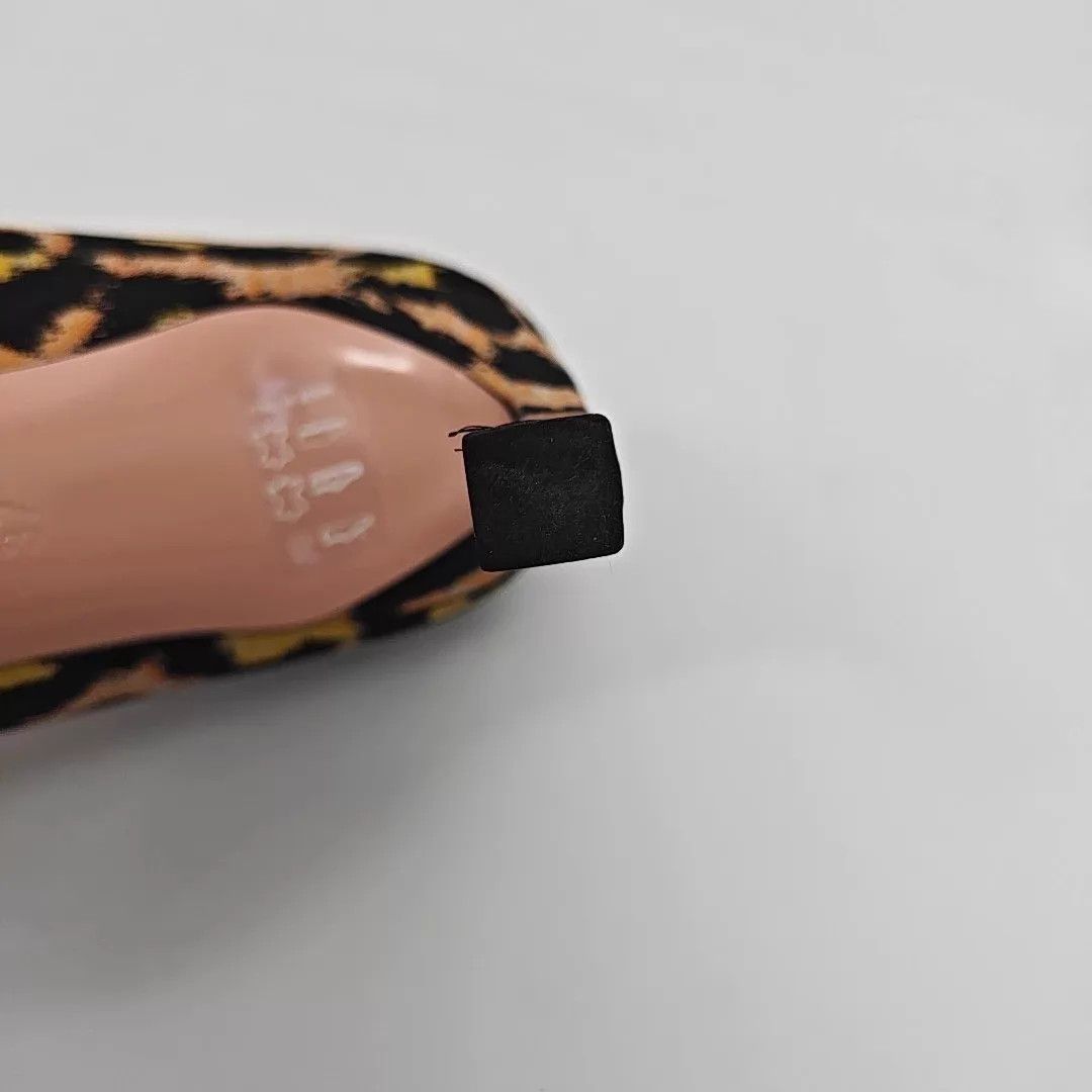 Roger Vivier RV 37 Women's Shoe Size US 6.5 / IT 36.5 - 6 Thumbnail
