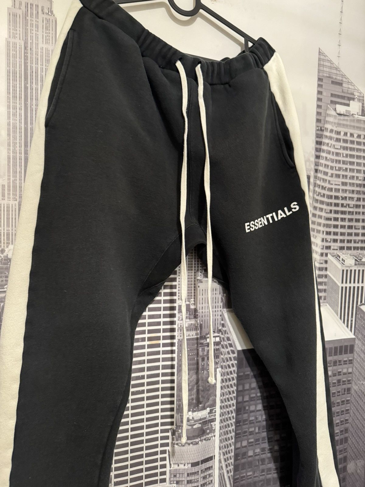 Fear of God 🔥Fear of God Essentials FW18 Stripe Sweatpants SZ Med Black Size US 33 - 2 Thumbnail
