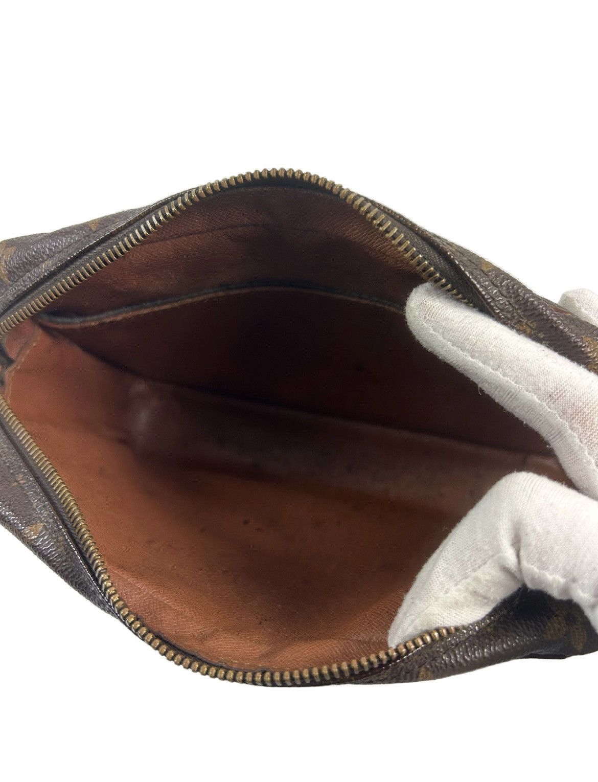 Louis Vuitton Louis Vuitton Monogram Toiletry Bag Size ONE SIZE - 3 Thumbnail