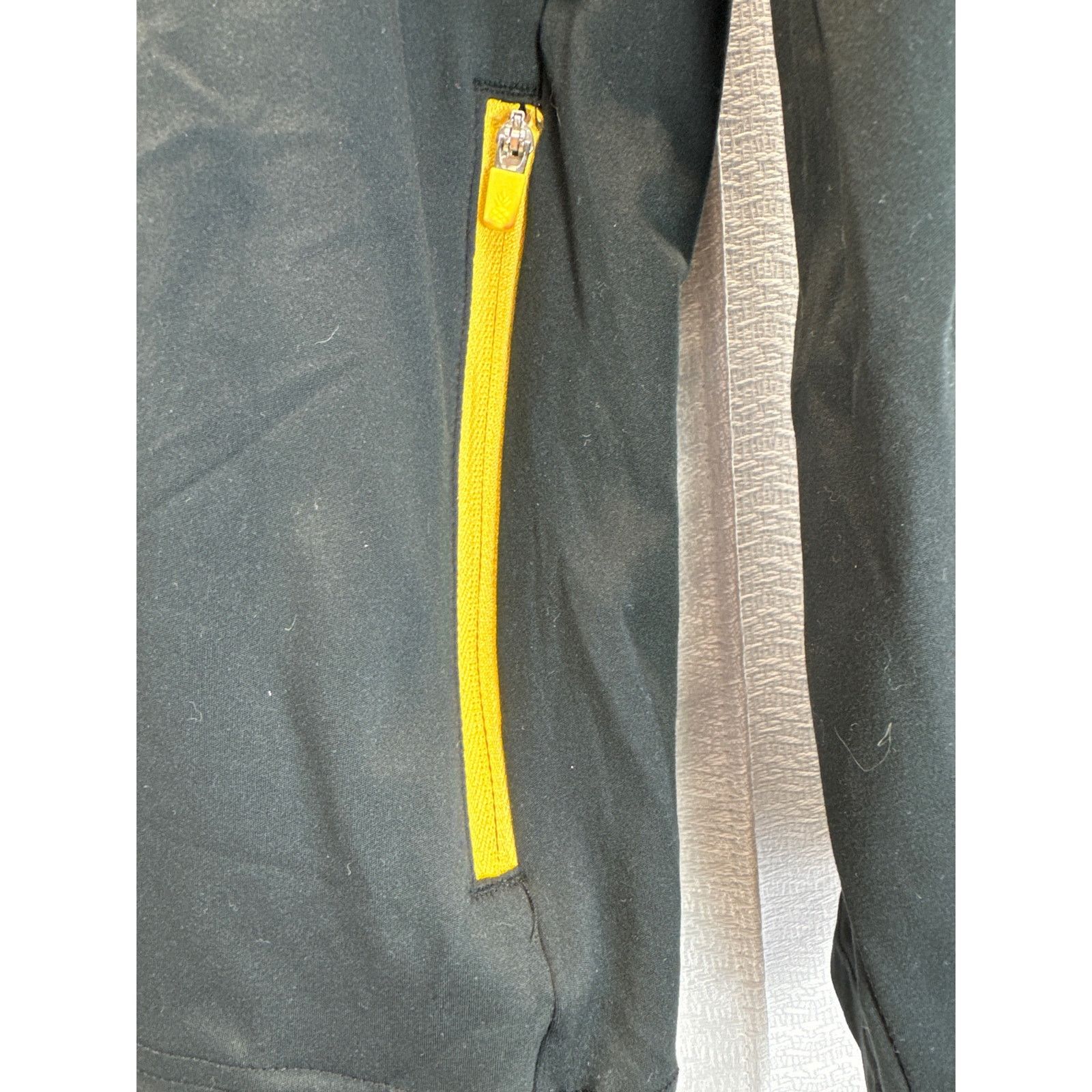 Chubbies Chubbies Movementum Black 1/4 Zip light Pullover men sz M Size US M / EU 48-50 / 2 - 3 Thumbnail