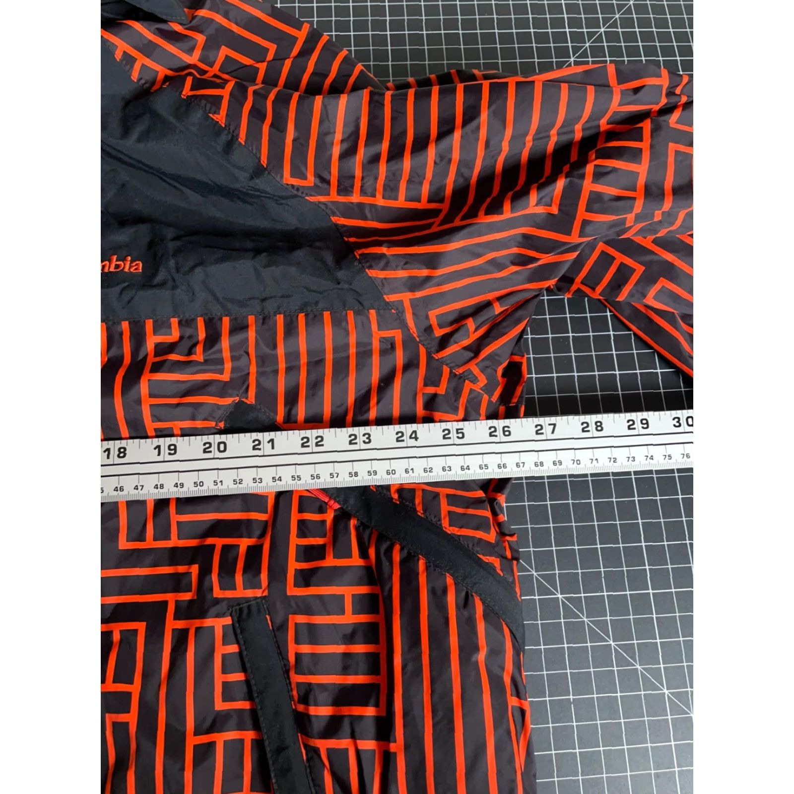 Vintage Columbia Jacket Mens 2XL Black Orange Geometric Pattern Hooded Omni-Tech Windbreaker Streetwear 90s Mens Size US XXL / EU 58 / 5 - 5 Thumbnail