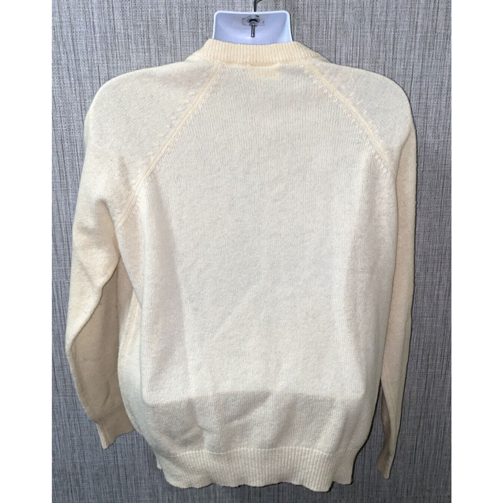 Vintage BERKSHIRE Sweater Adult L Beige Wool Nylon V-Neck 24in Armpit Mens Size US L / EU 52-54 / 3 - 4 Thumbnail