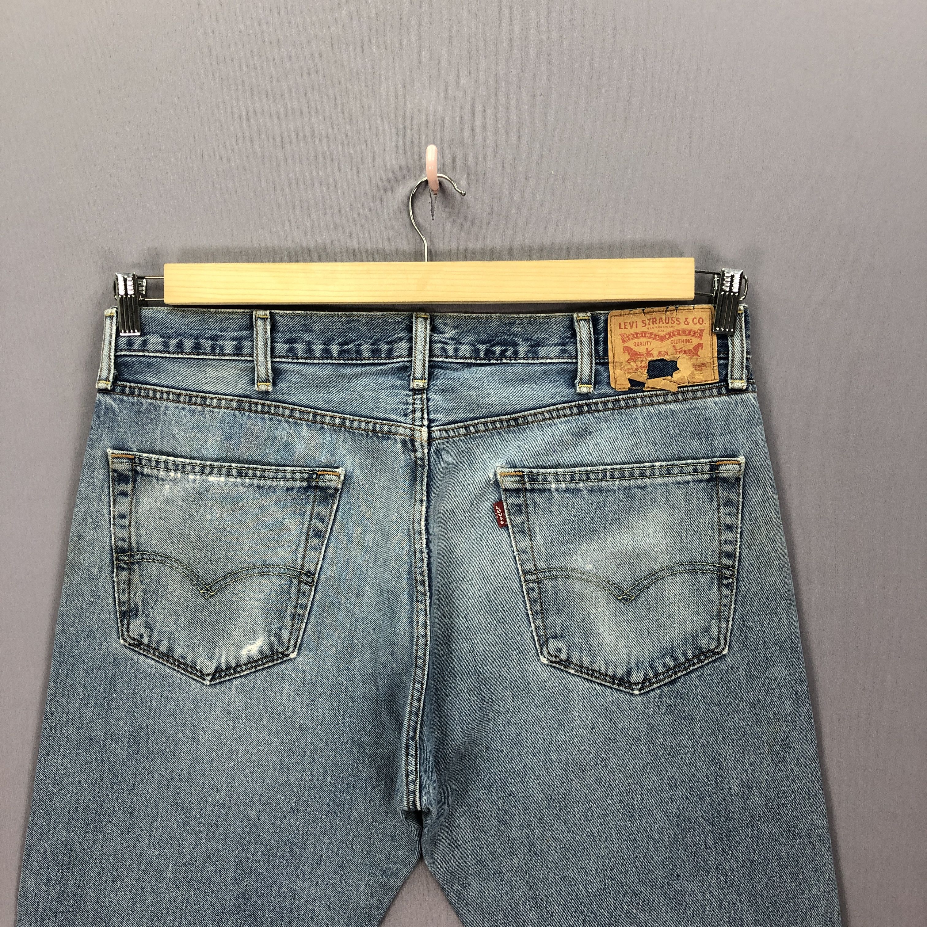 Levi's Vintage Levis 505 Distressed Light Wash Jeans Levi's Denim Size US 36 / EU 52 - 8 Thumbnail