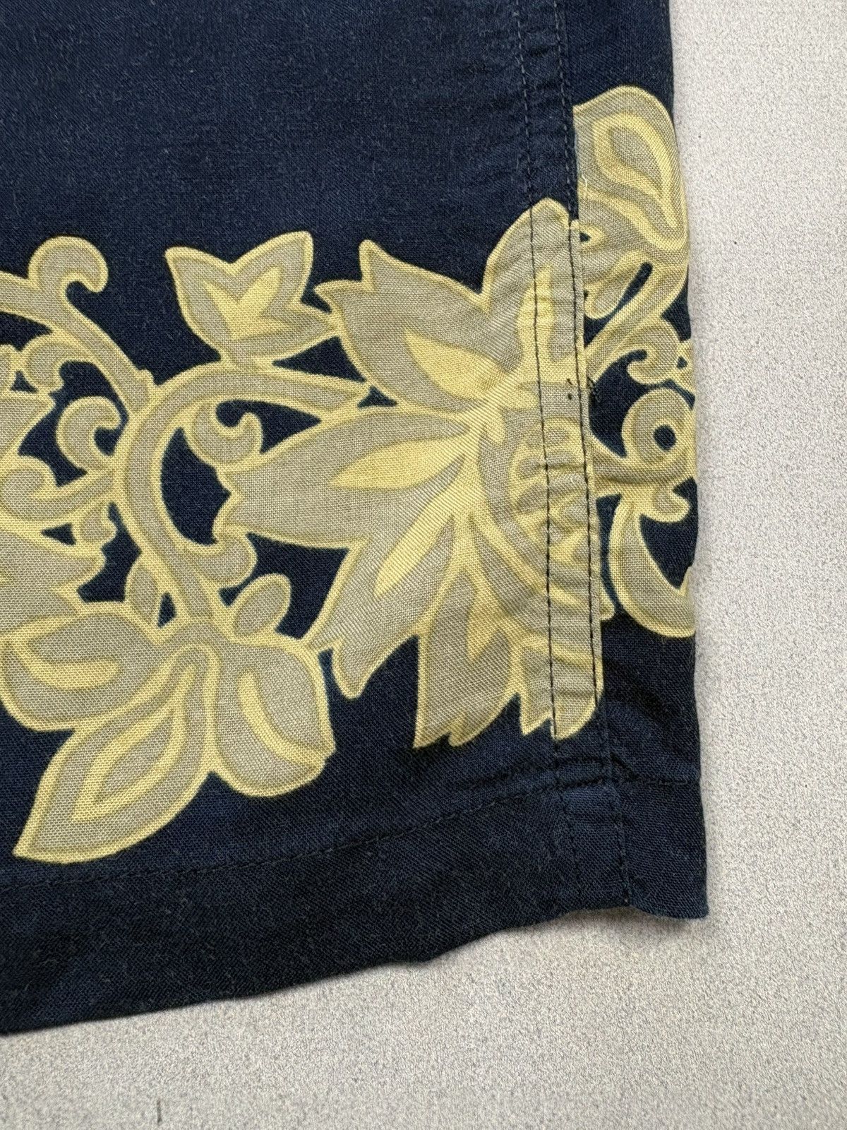 Mambo Mambo Loud Shirts Floral Border Rayon Shirt 90s Australia M Size US M / EU 48-50 / 2 - 8 Thumbnail