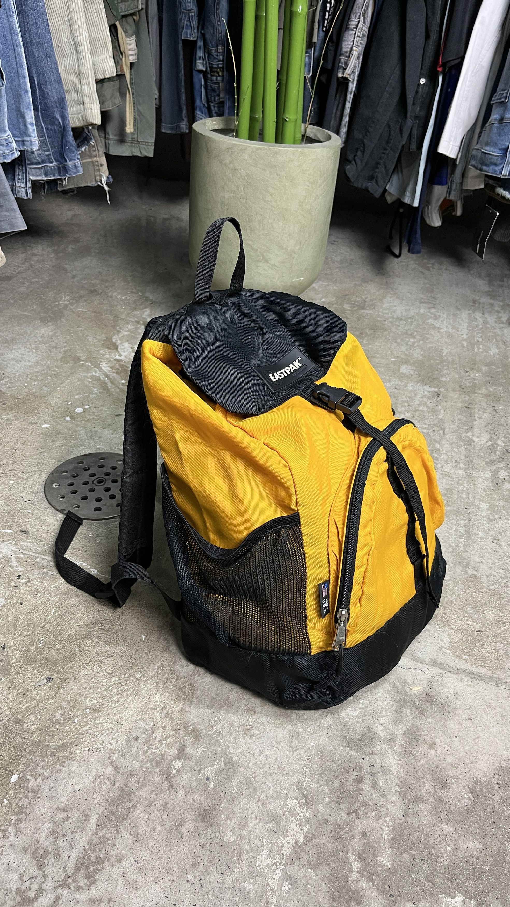 Eastpak 1990s EASTAPAK MADE IN USA RARE COLORWAY OG BACKPACK - 6200 Size ONE SIZE - 6 Thumbnail