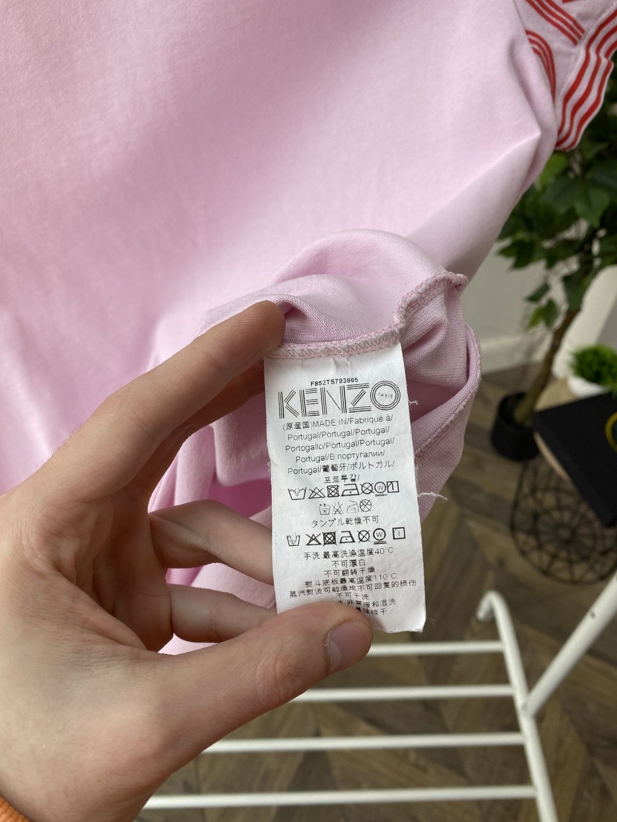 Kenzo × Vintage Vintage Kenzo Women’s Printed T-Shirt Size XS / US 0-2 / IT 36-38 - 8 Thumbnail