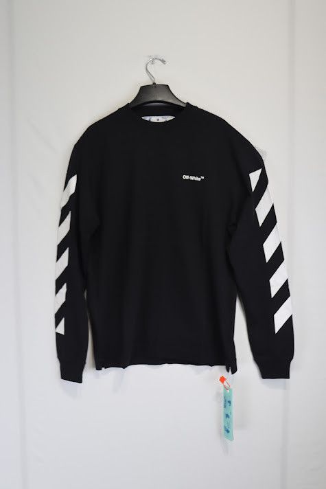 o1rshd1 Diag Helvetica Skate L/S in Black