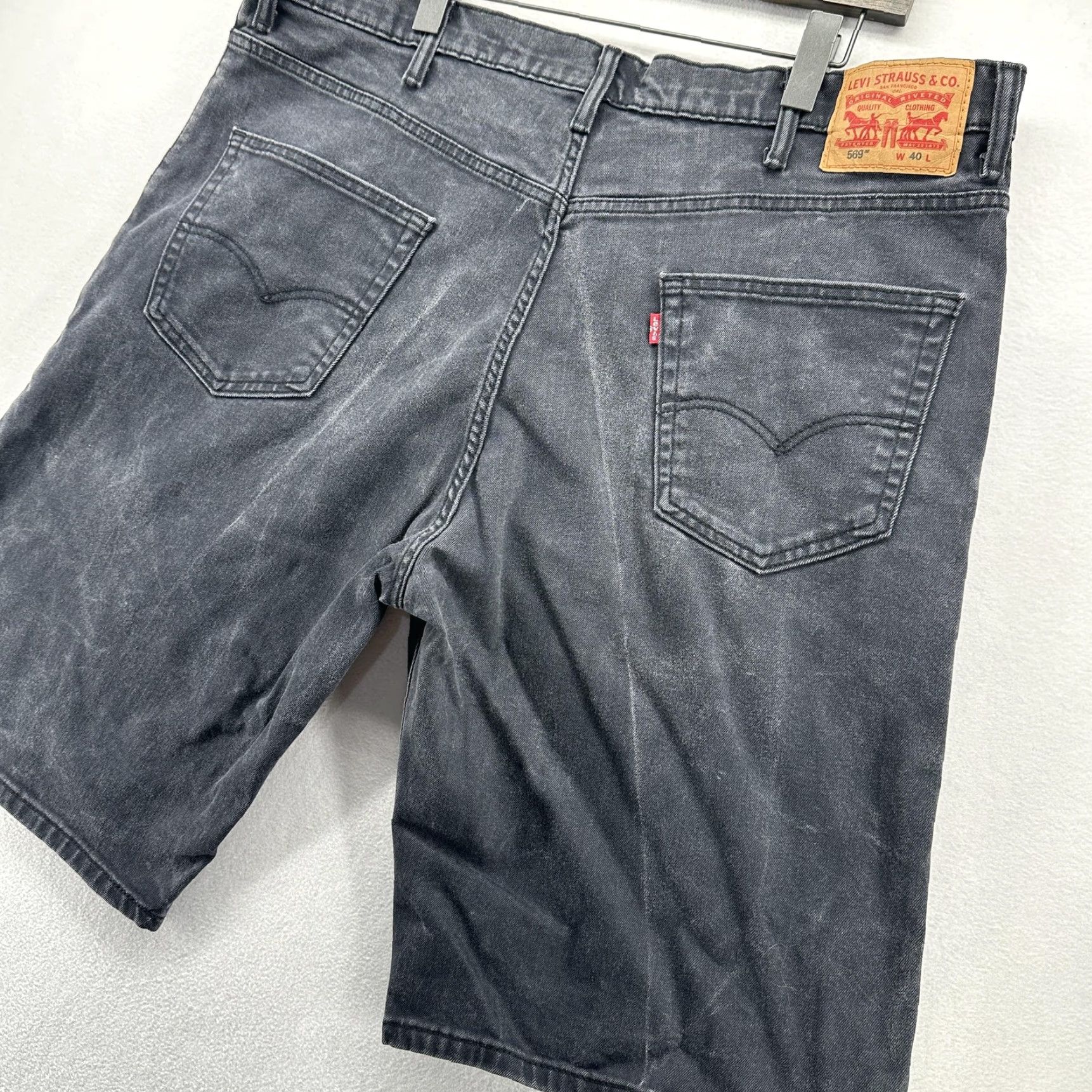 Levi's Levis 569 Bermuda Shorts Mens 40 Gray Denim Relaxed Fit Medium Wash 11 Inseam Casual Pockets Mens Size US 40 / EU 56 - 5 Thumbnail