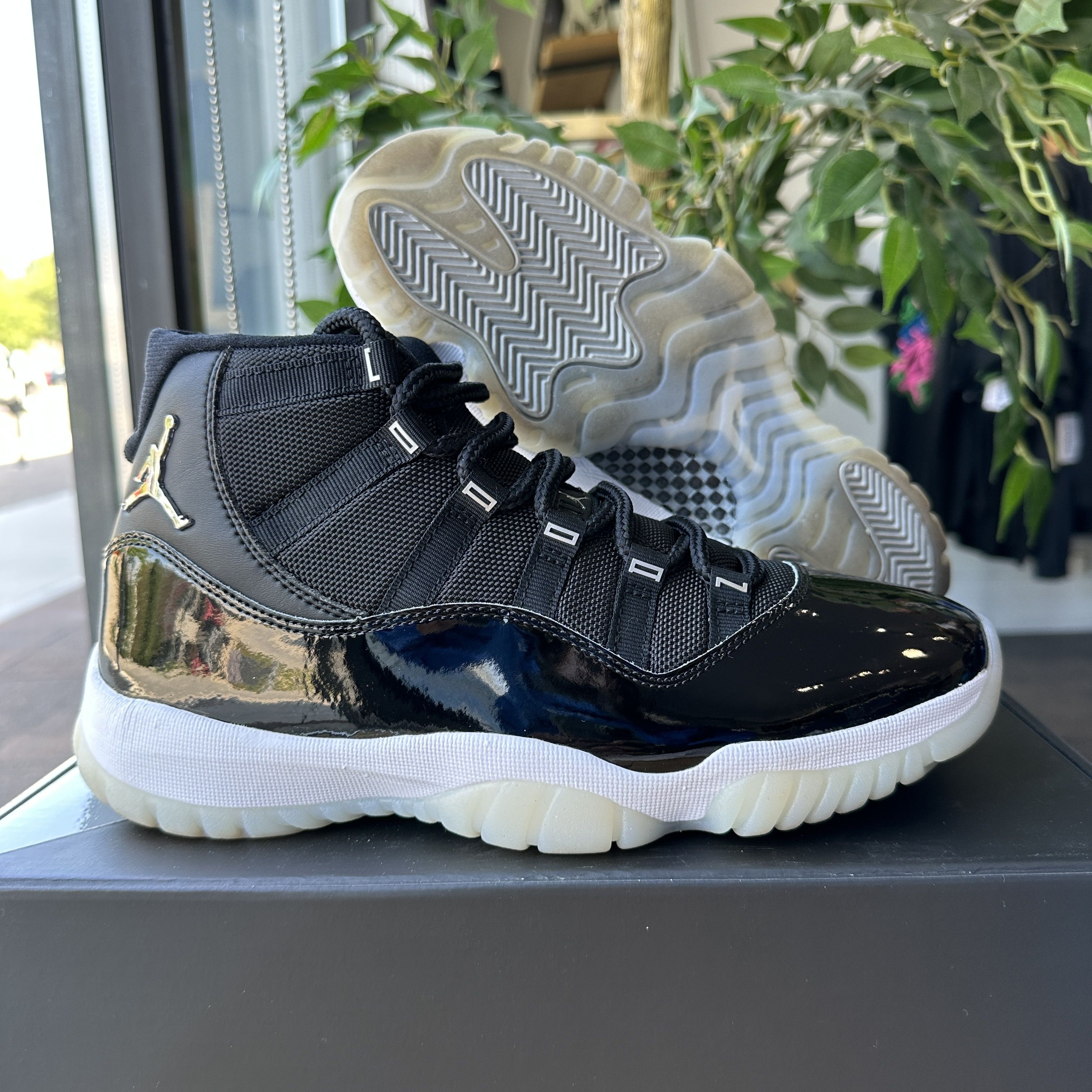 Jordan Brand Air Jordan 11 "Jubilee" Size US 8 / EU 41 - 1 Thumbnail