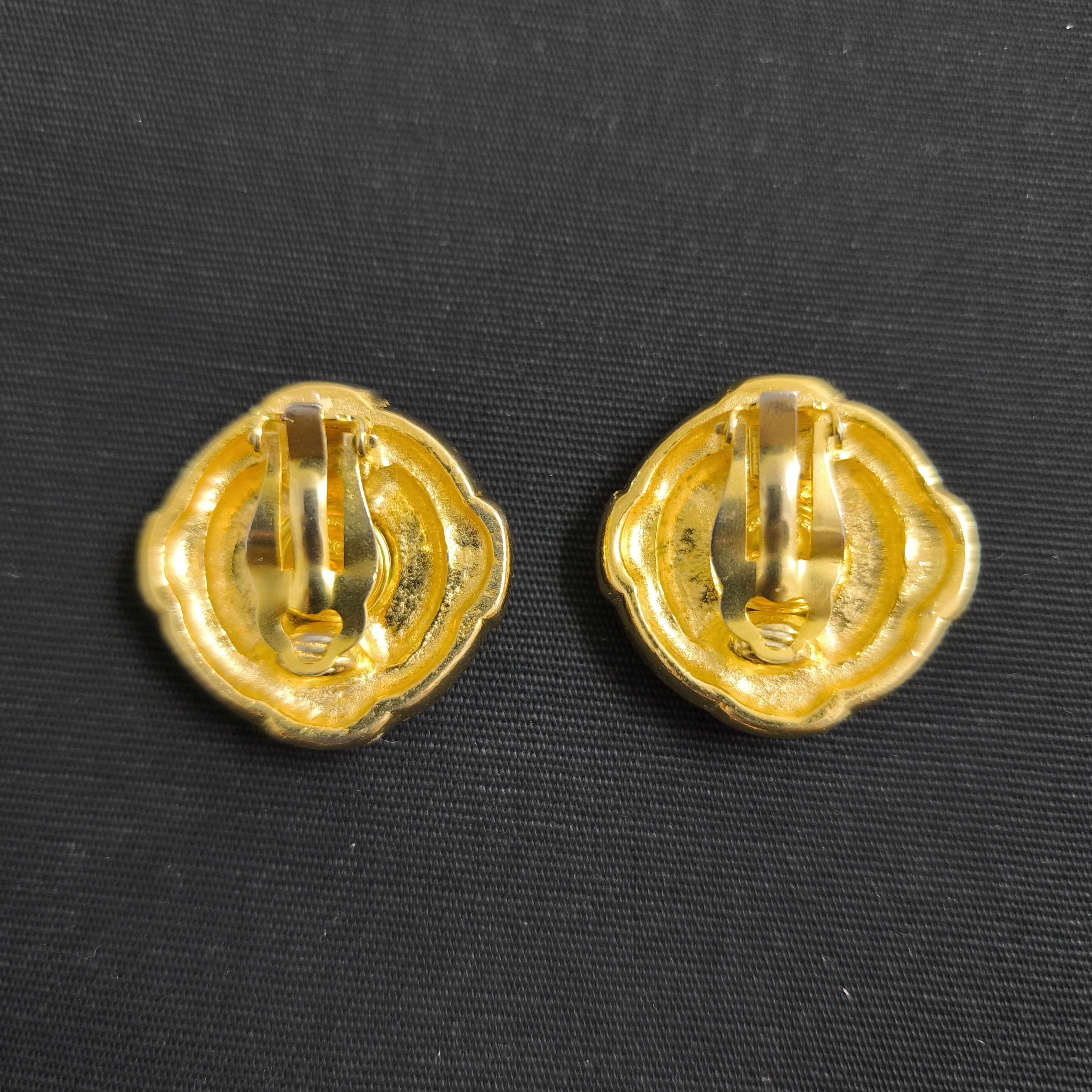 Chanel 70s - 80s Chanel CC Logo Button Clip on earrings Gold Plated Size ONE SIZE - 4 Thumbnail