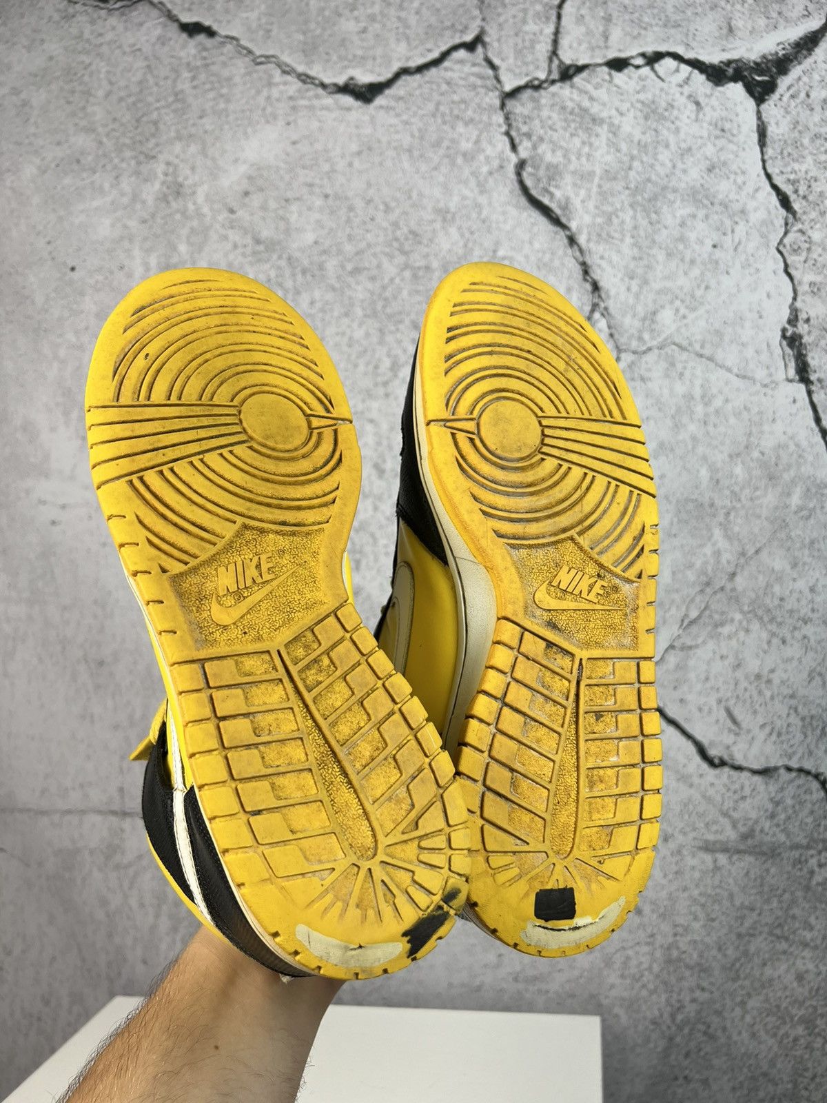 Nike Nike Dunk High Varsity Yellow White Black Wu-Tang Goldenrod Size US 9 / EU 42 - 8 Thumbnail